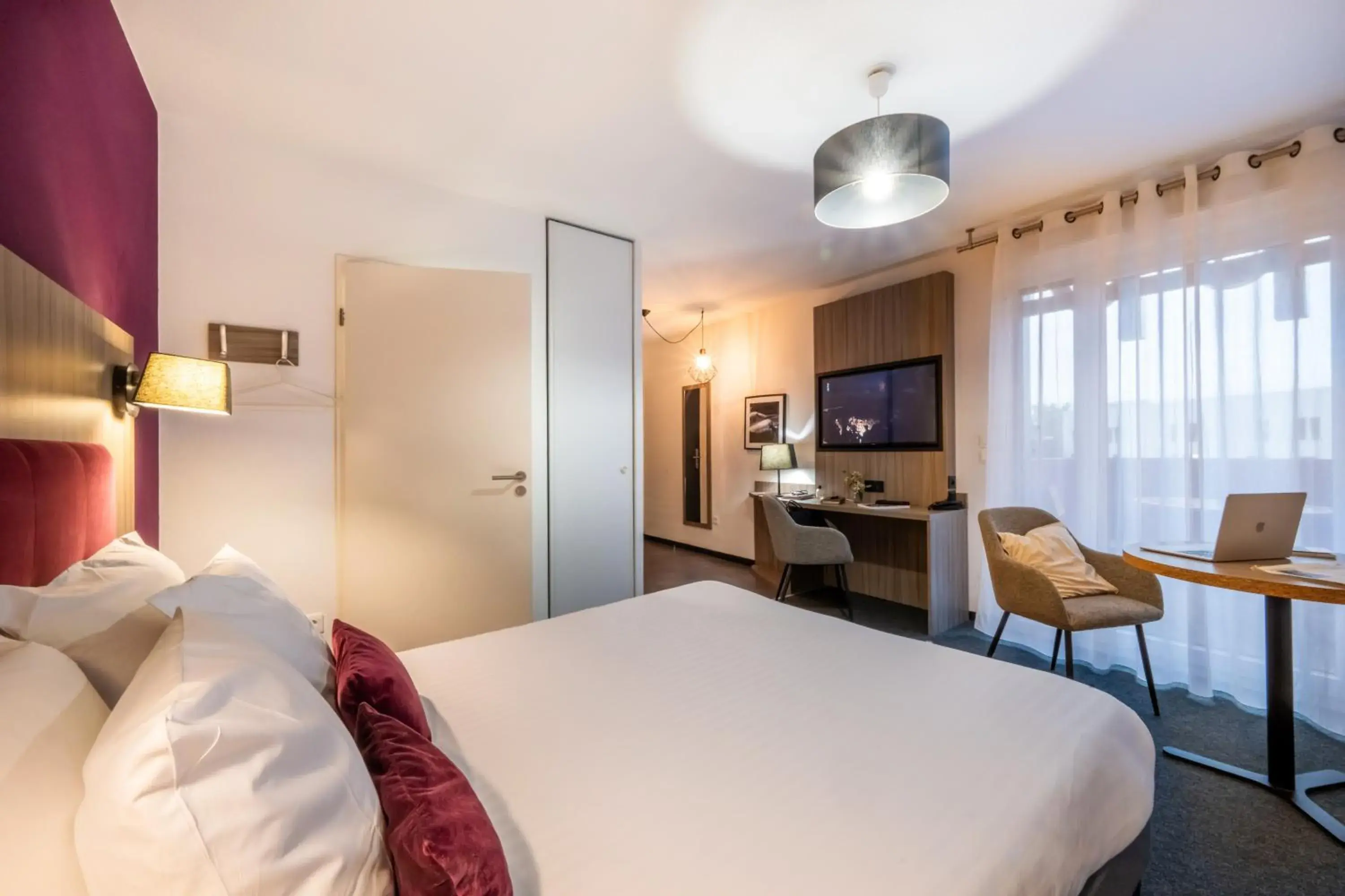 Bedroom, Bed in Nemea Appart Hotel Stadium Bordeaux aéroport Bedroom, Bed in Nemea Appart Hotel Stadium Bordeaux aéroport