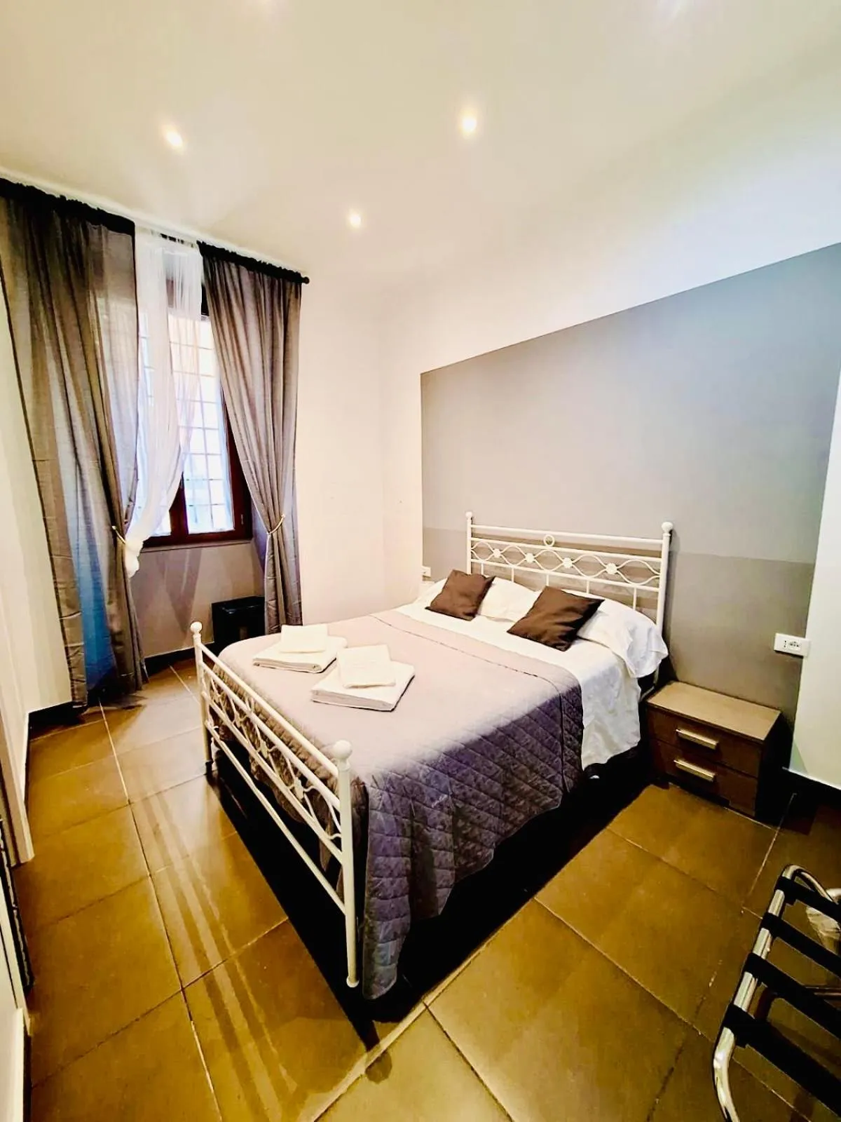 Bedroom, Bed in Legends