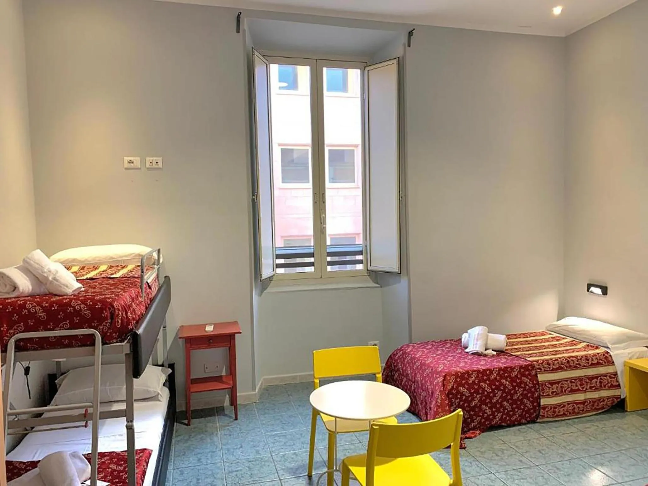 Bedroom, Bed in Legends