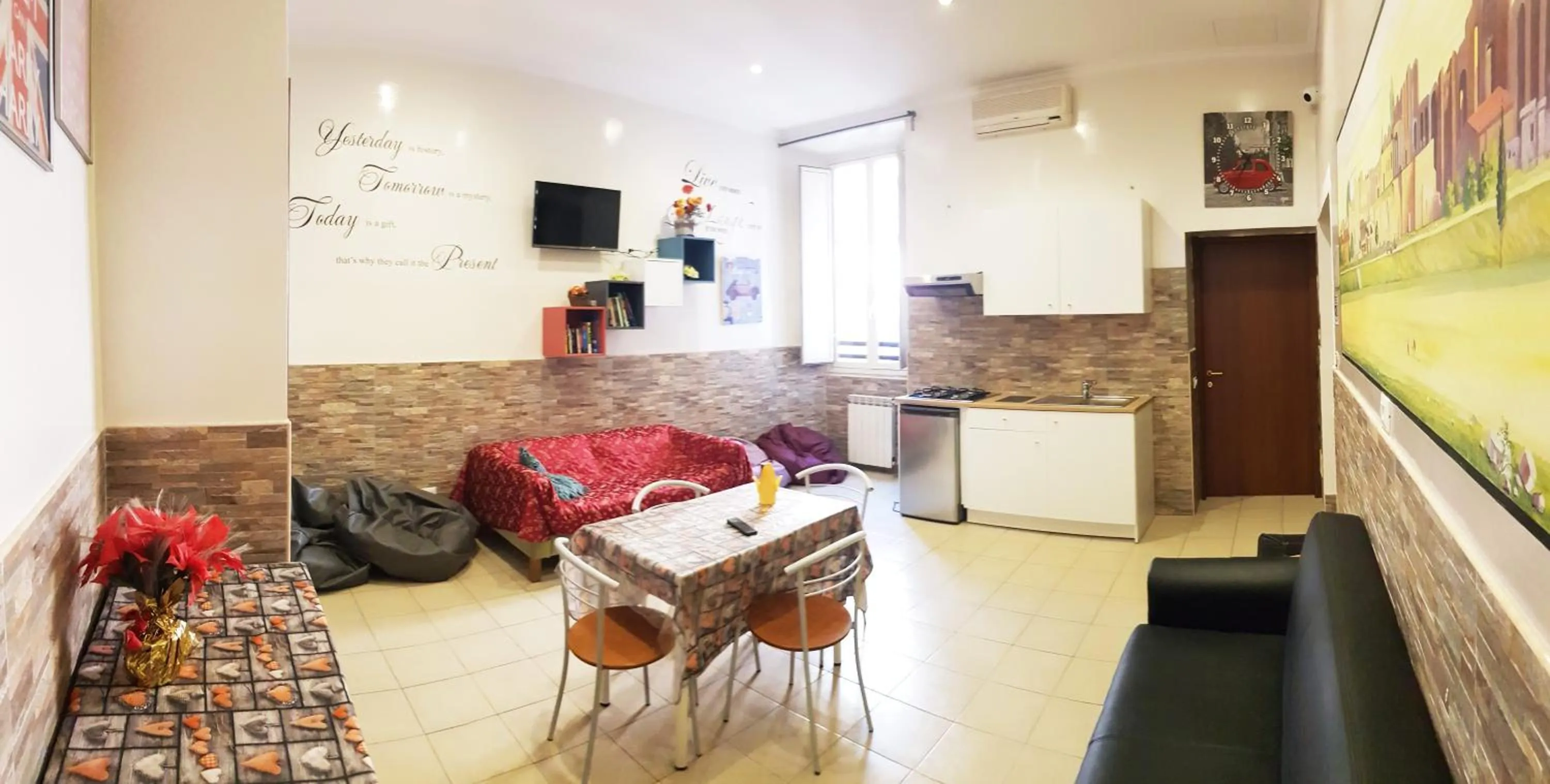 Kitchen or kitchenette in Legends