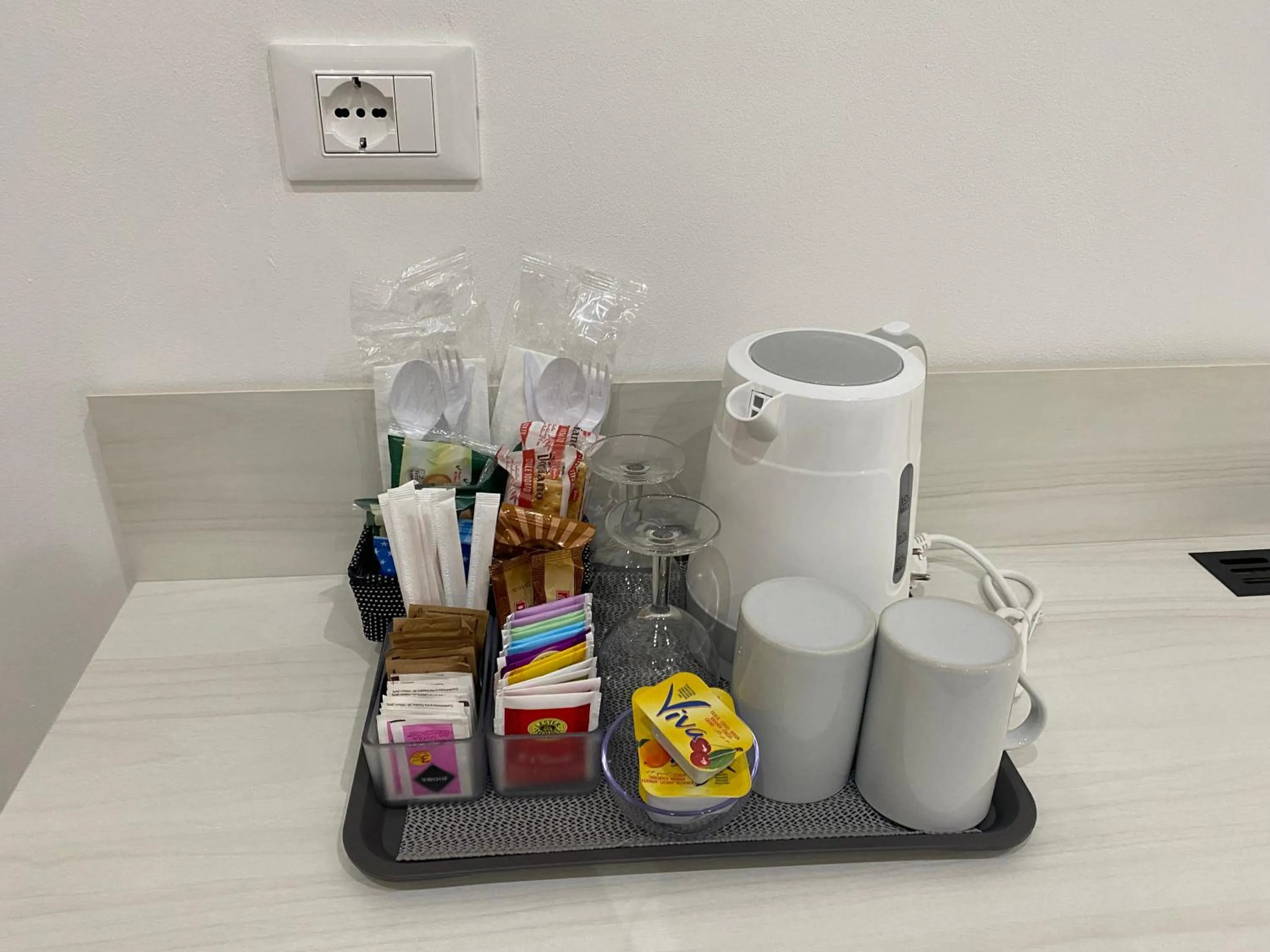 Coffee/tea facilities in Legends