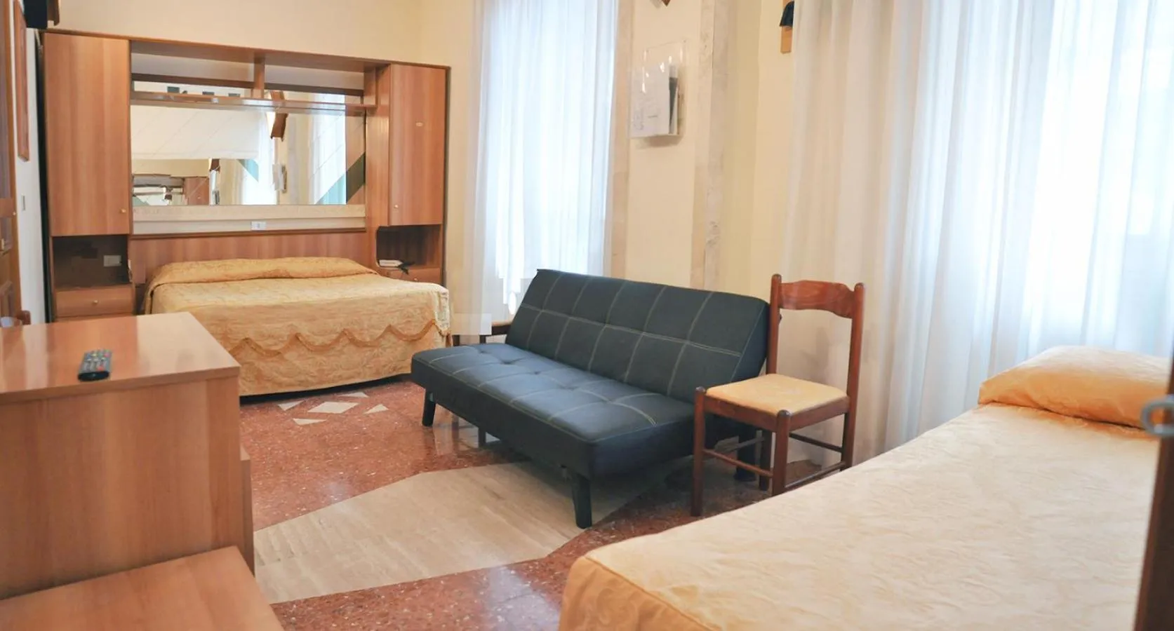 Bedroom, Bed in Hotel Argentina & SPA