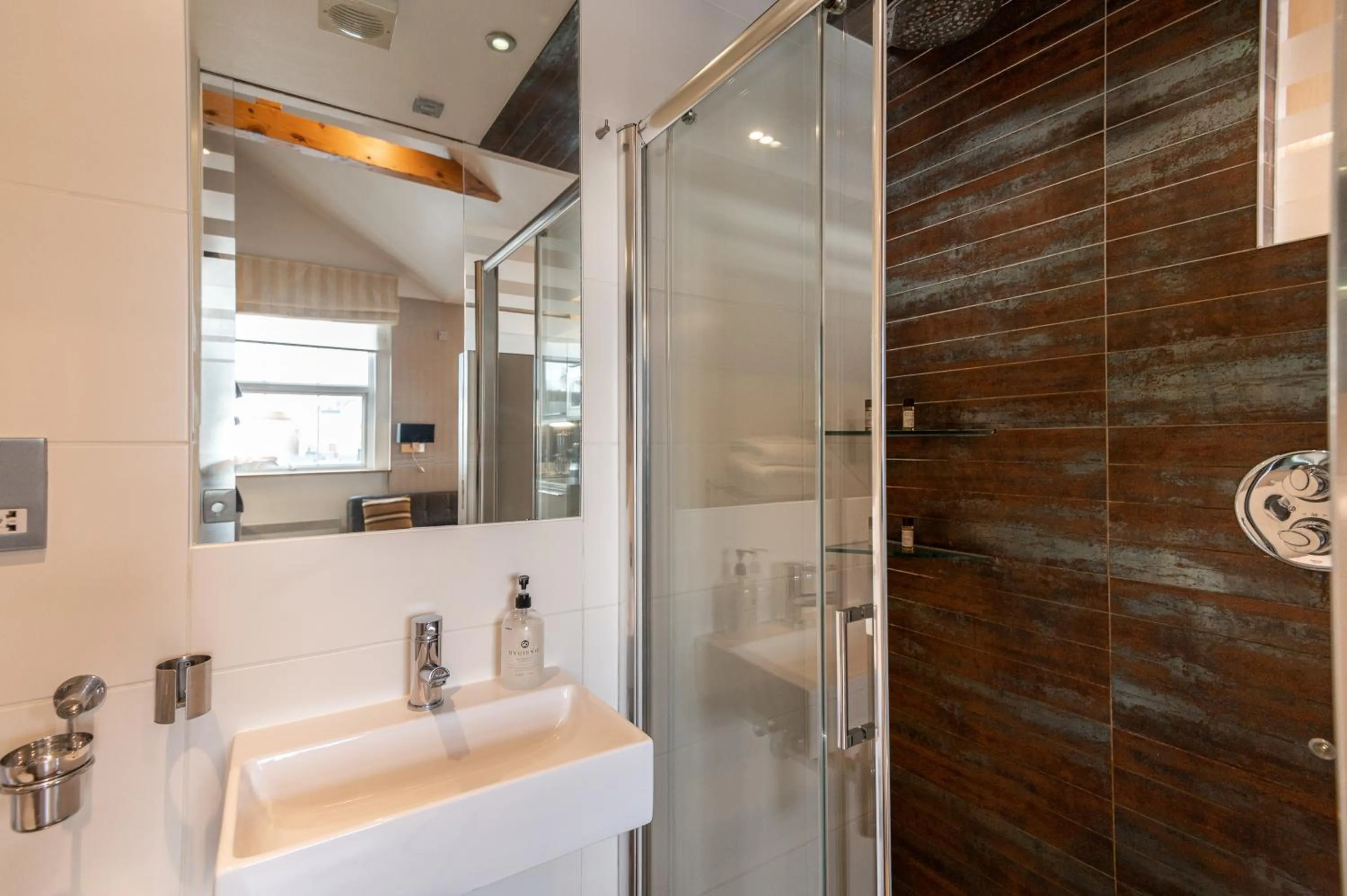 Shower in Space ApartHotel