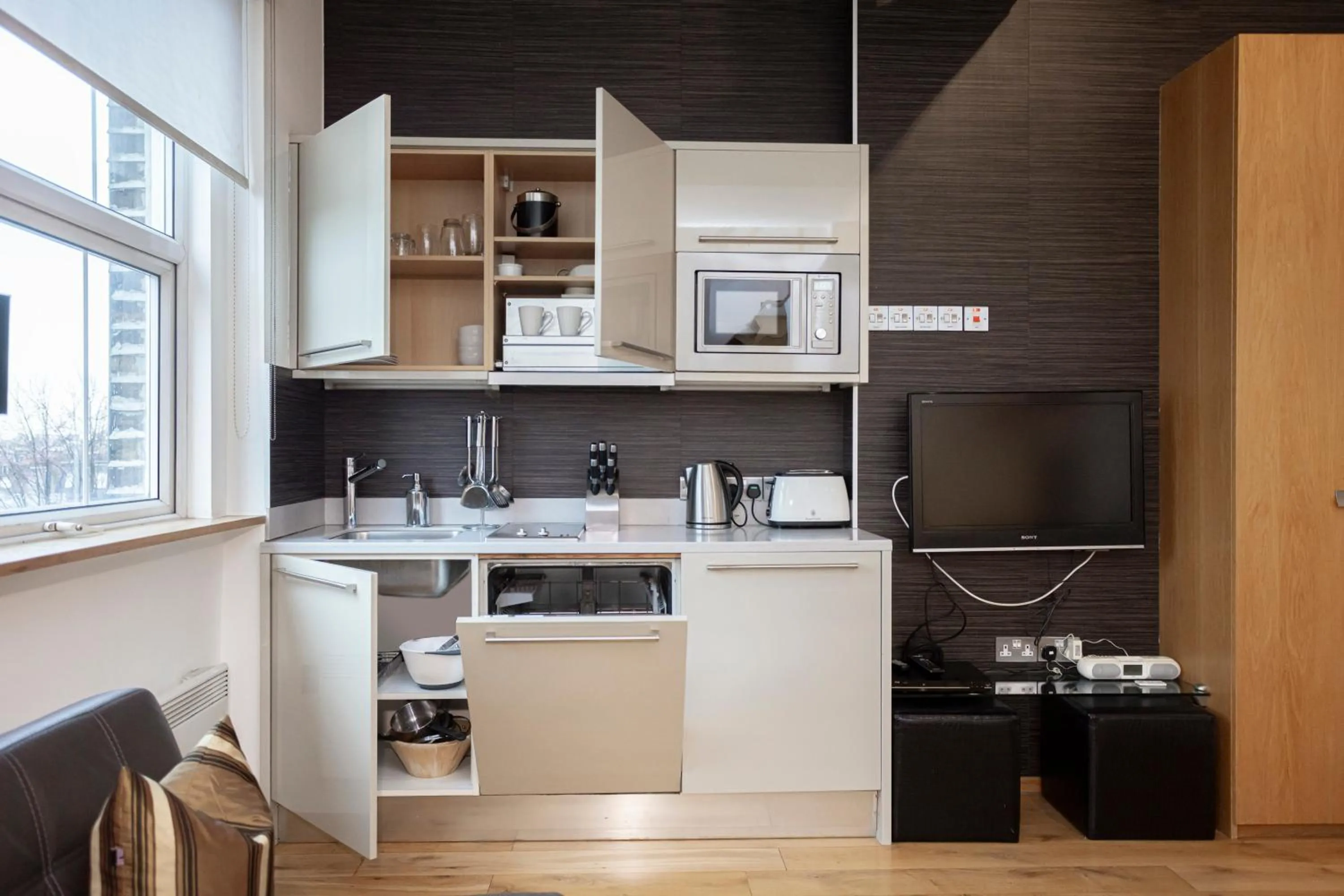Kitchen or kitchenette in Space ApartHotel