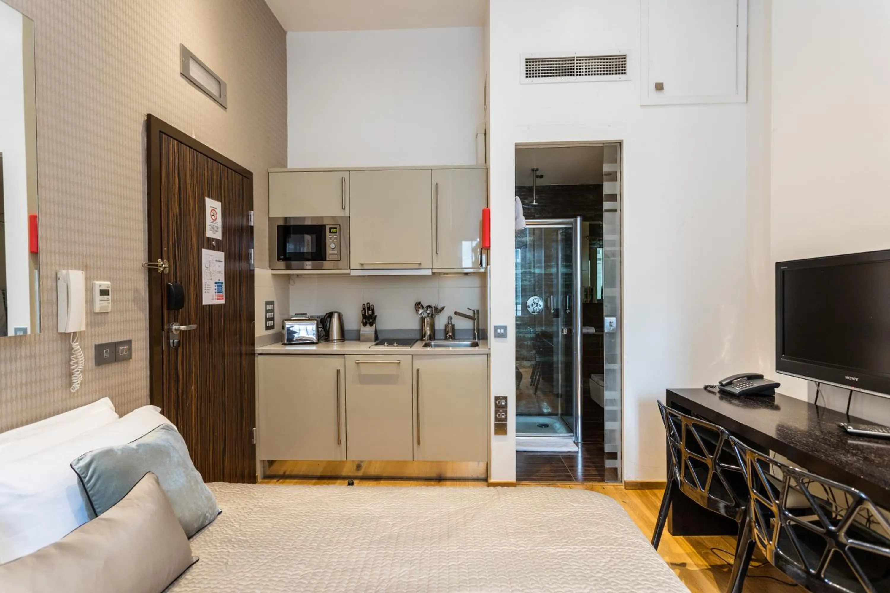 Kitchen or kitchenette in Space ApartHotel