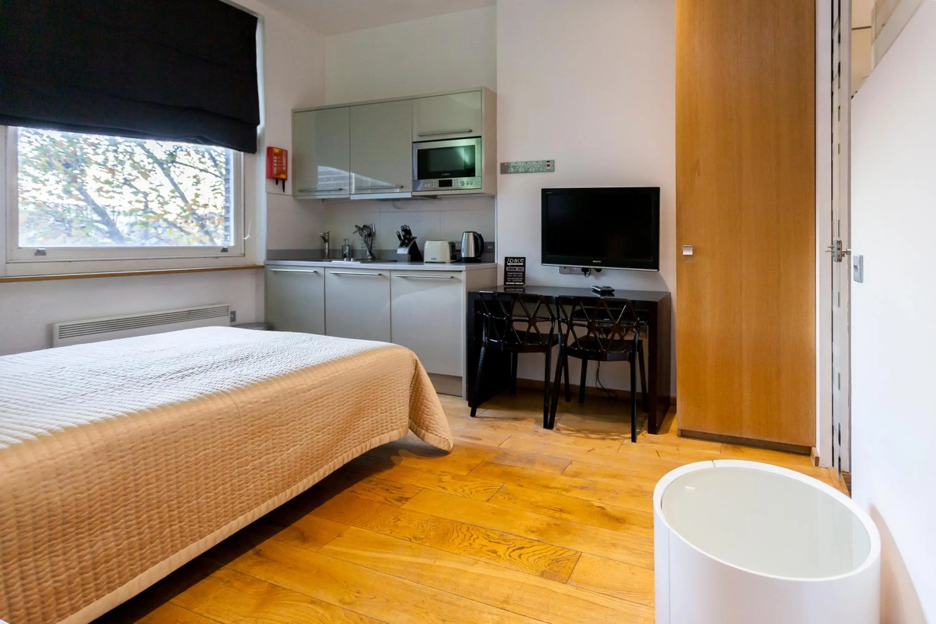 Bed in Space ApartHotel