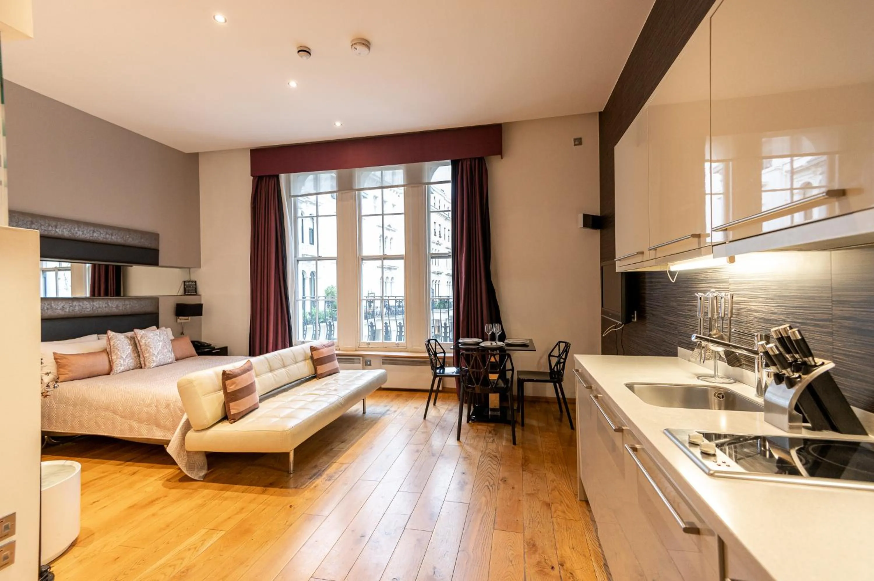 Seating area, Bed in Space ApartHotel