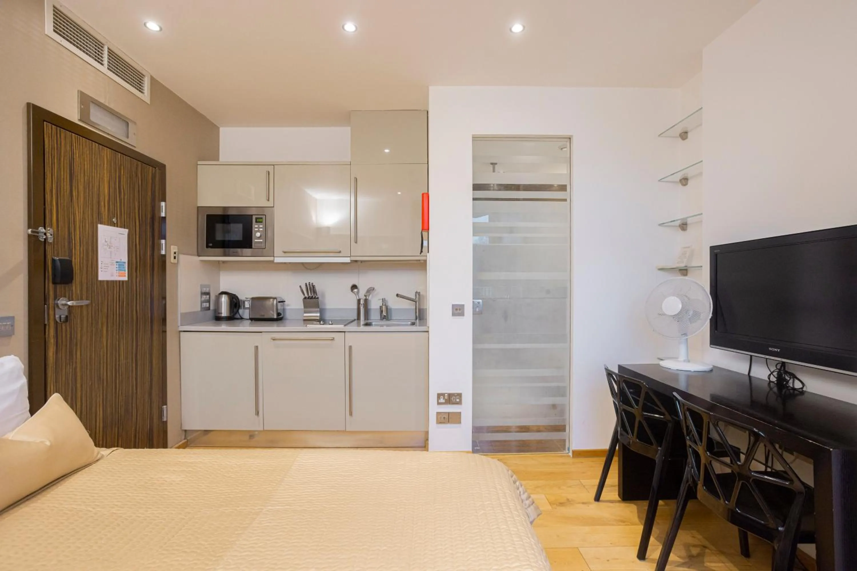 Kitchen or kitchenette in Space ApartHotel