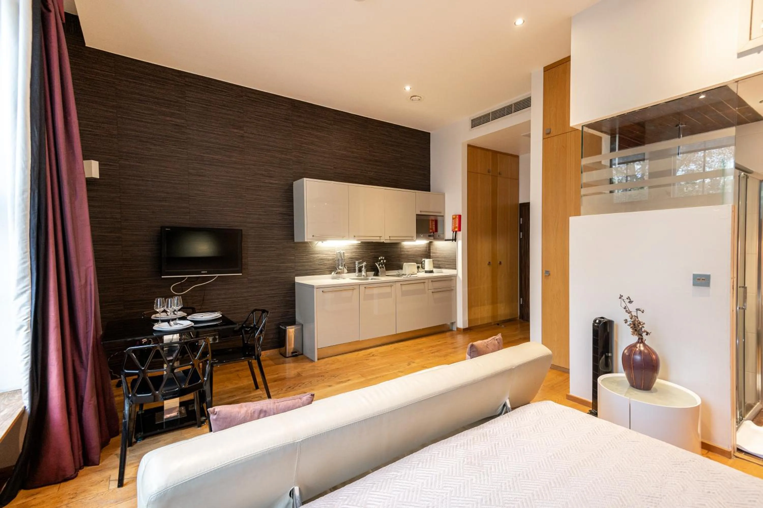 Dining area, Bed in Space ApartHotel