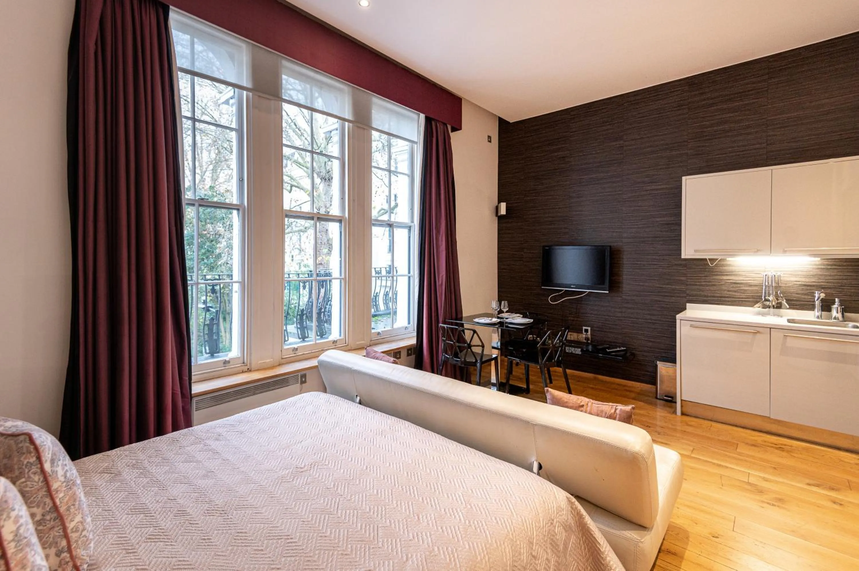 Bed in Space ApartHotel