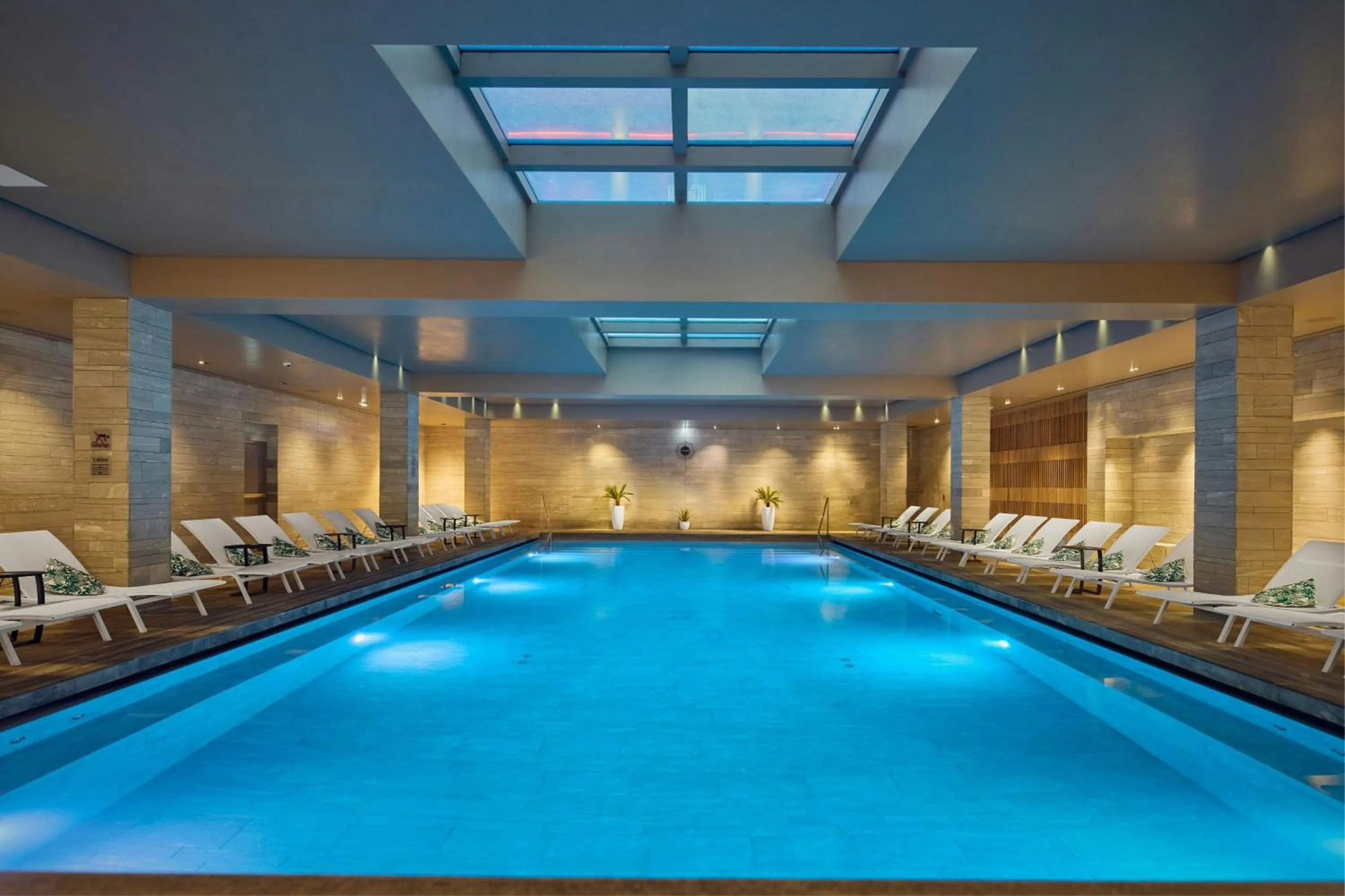 Swimming pool in Hôtel de Bourgtheroulde, Autograph Collection