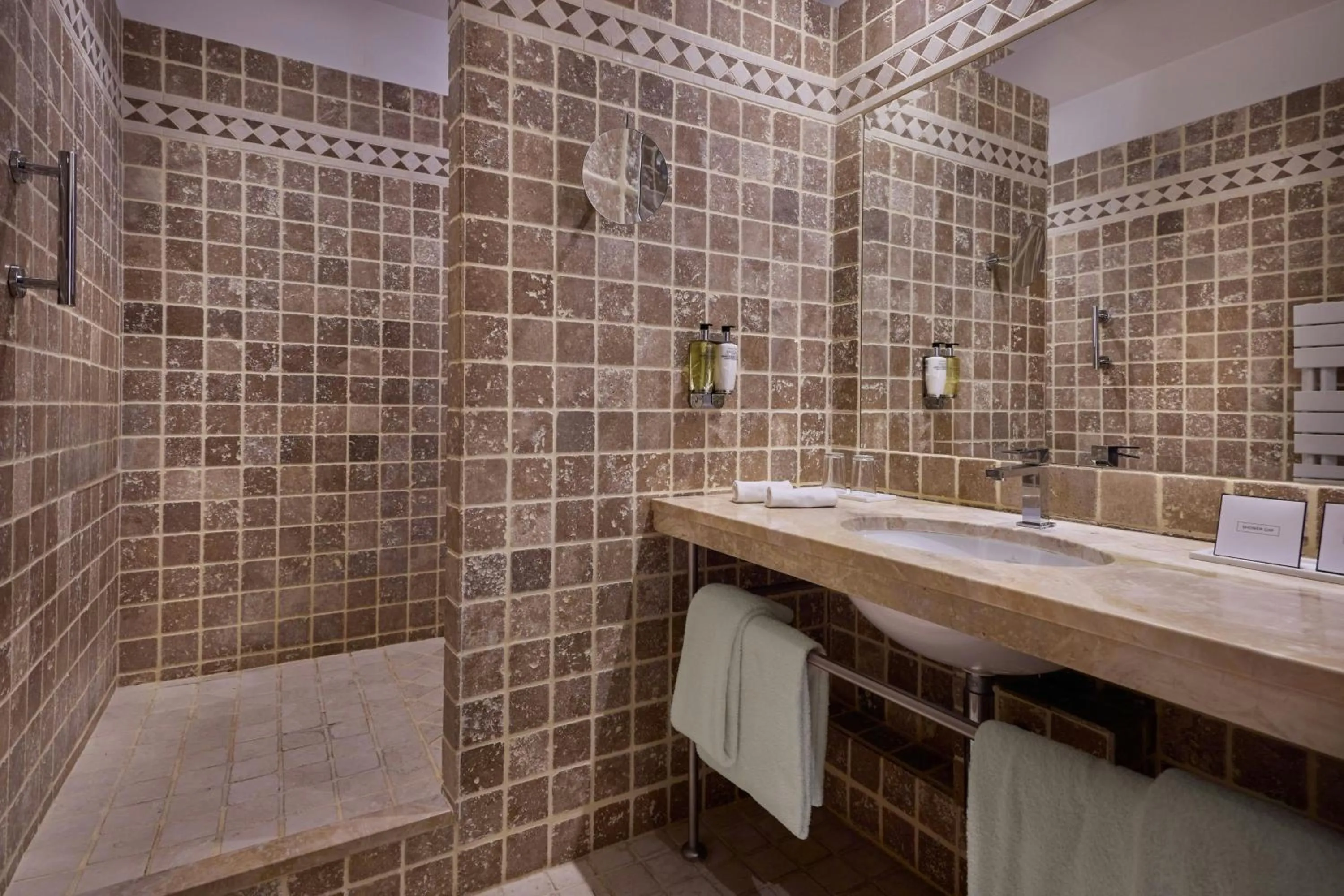 Photo of the whole room in Hôtel de Bourgtheroulde, Autograph Collection