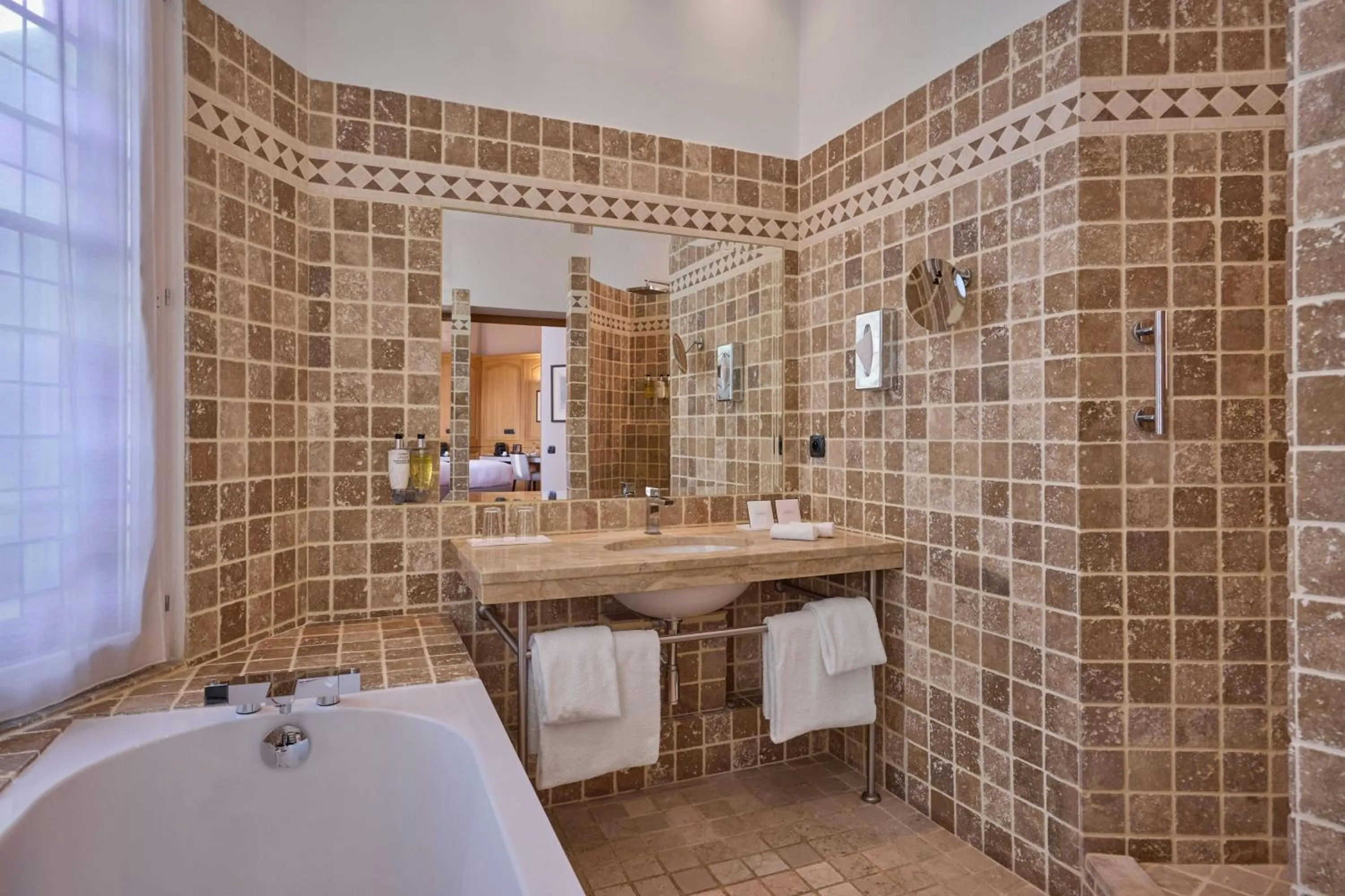 Bathroom in Hôtel de Bourgtheroulde, Autograph Collection