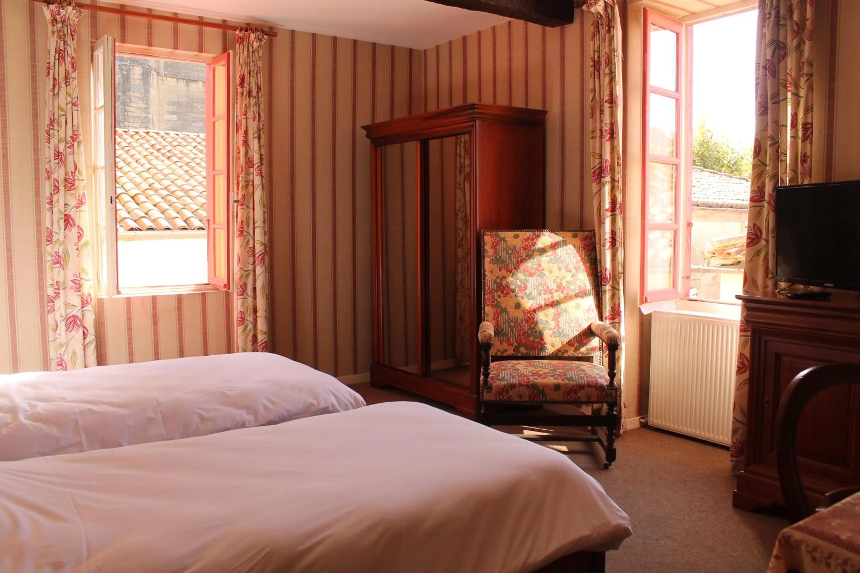 Bed in Hôtel Le Commerce