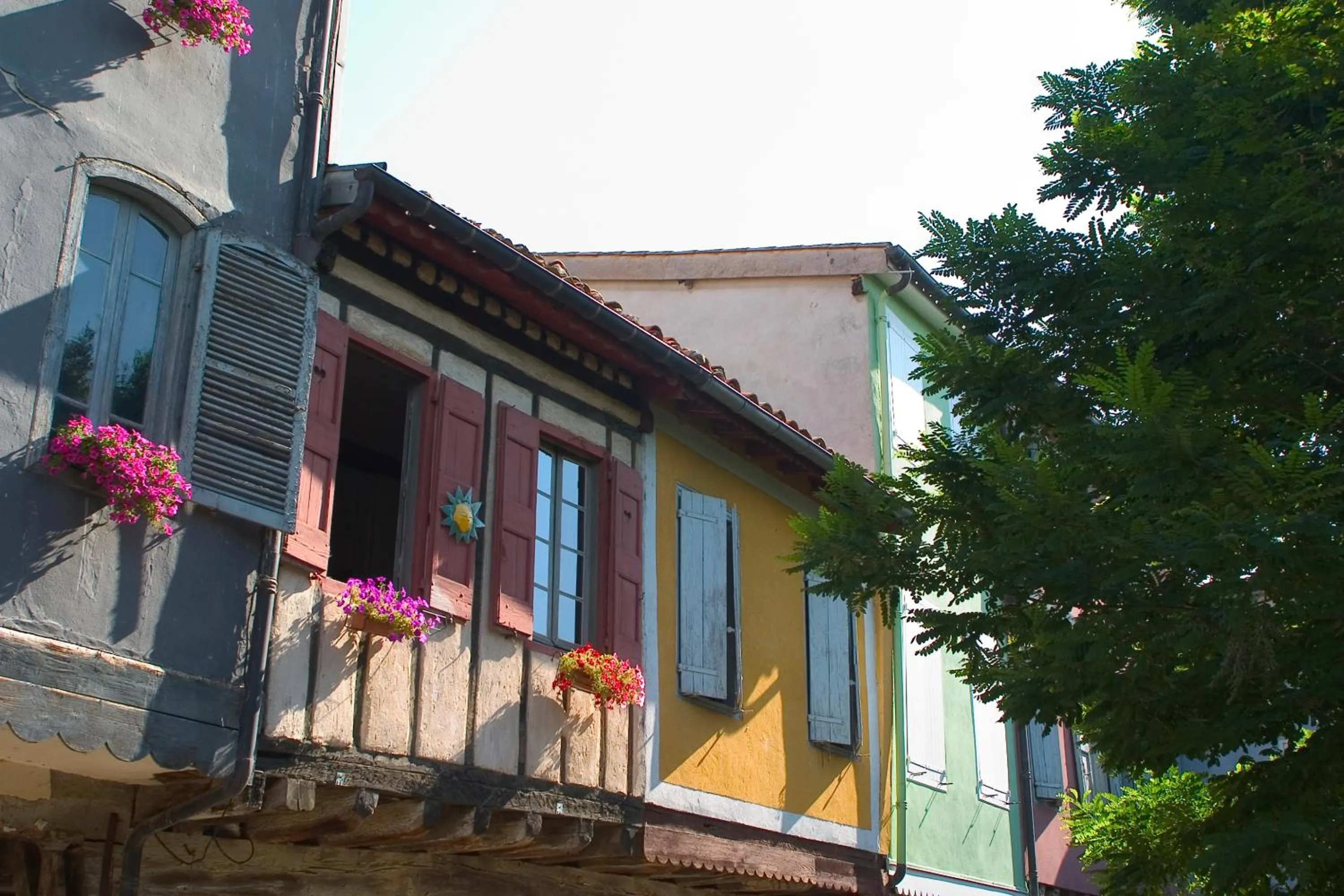 Property building in Hôtel Le Commerce