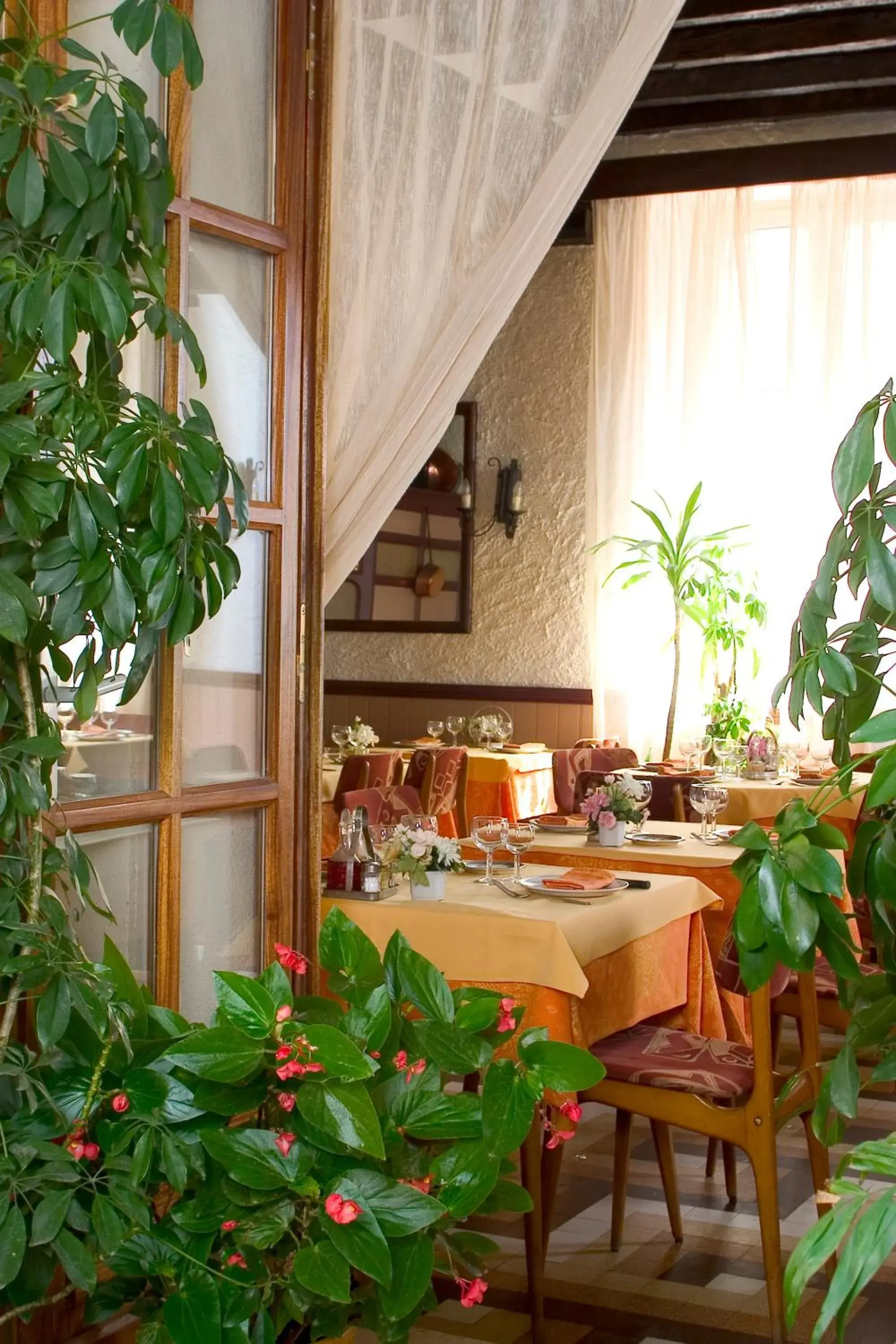 Restaurant/places to eat in Hôtel Le Commerce Restaurant/places to eat in Hôtel Le Commerce