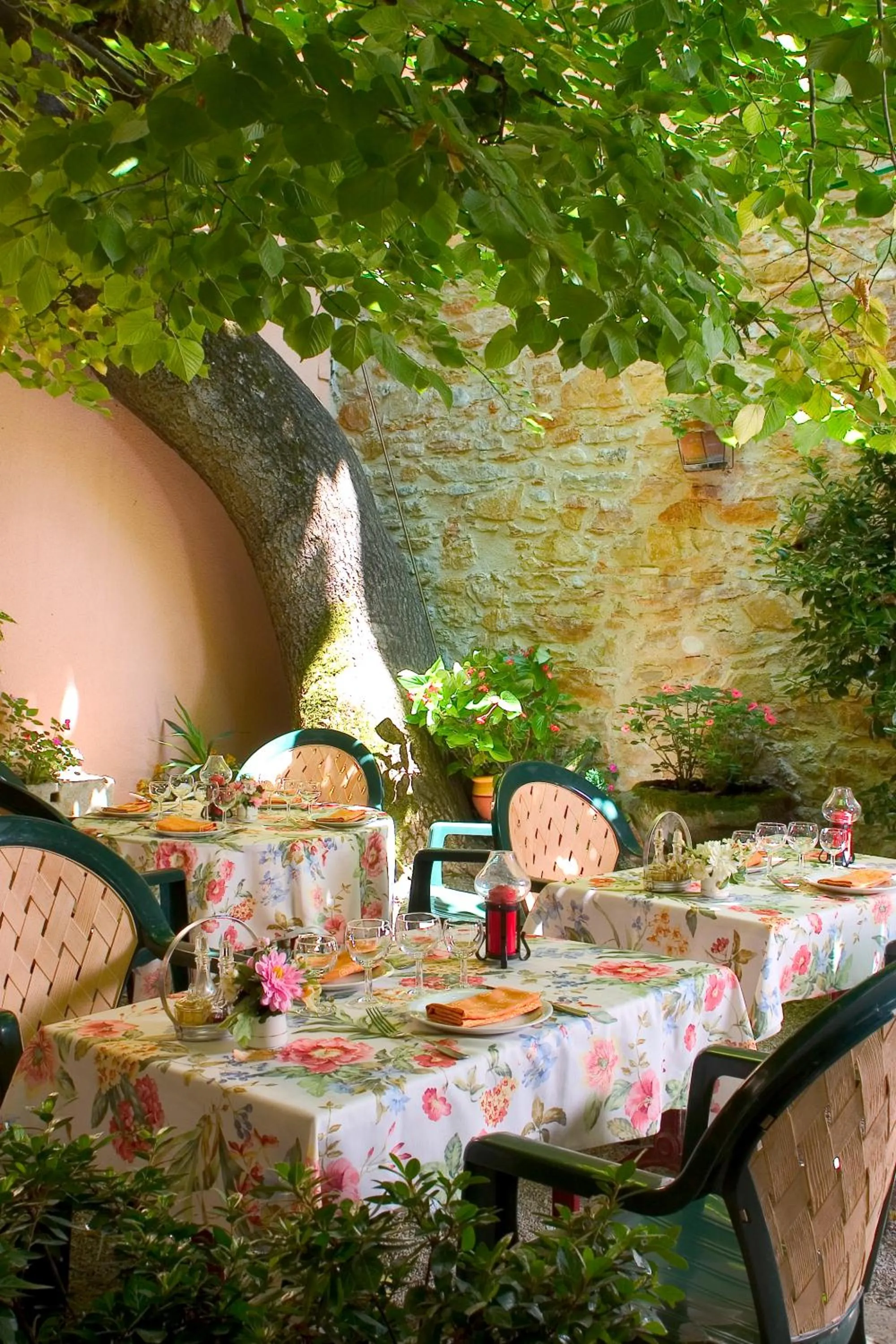 Restaurant/places to eat in Hôtel Le Commerce