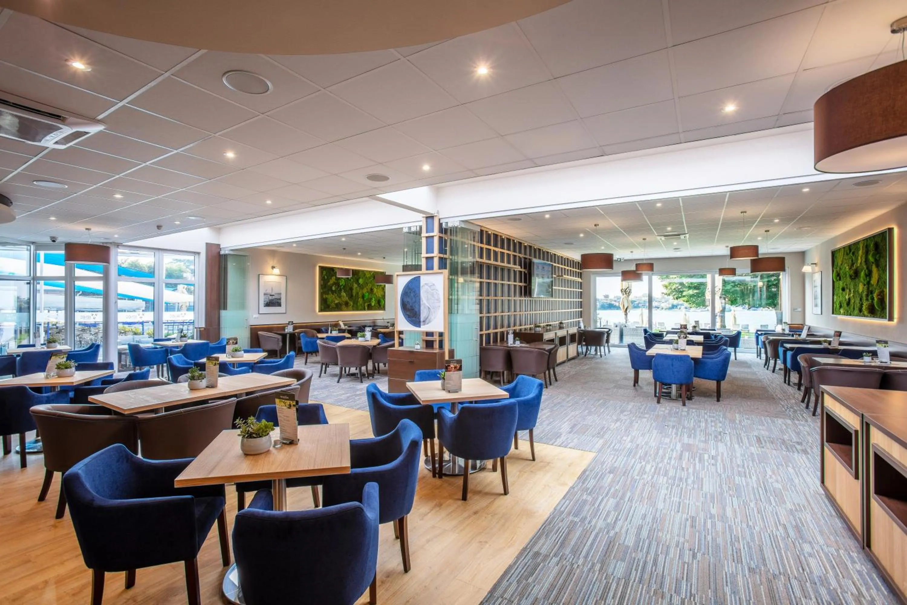 Lounge or bar in Hotel Senec Aqua Resort - Family friendly