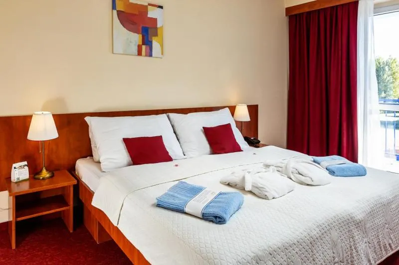 Photo of the whole room, Bed in Hotel Senec Aqua Resort - Family friendly