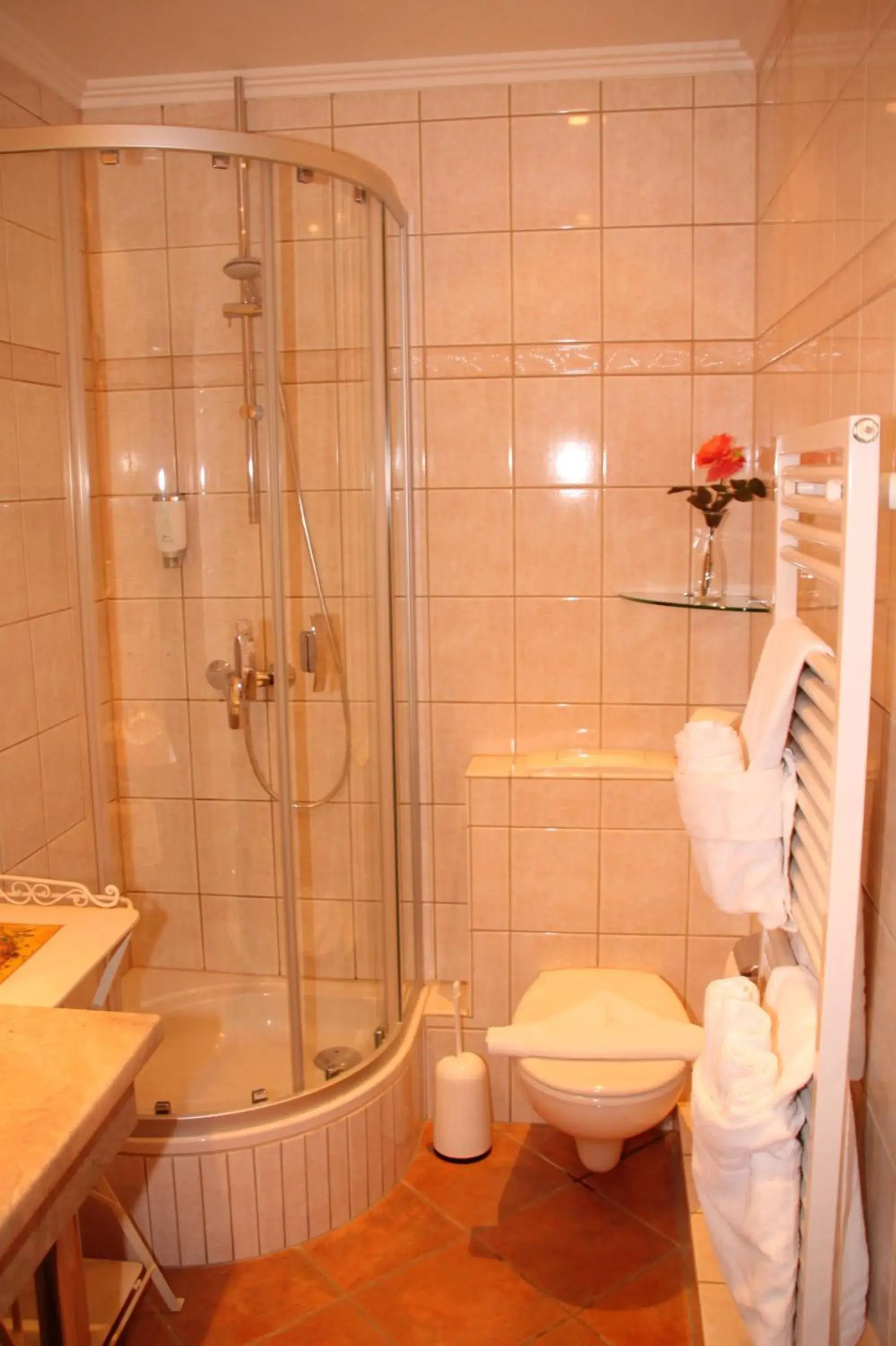 Shower, Bathroom in Romantik im Hotel Villa Röhl