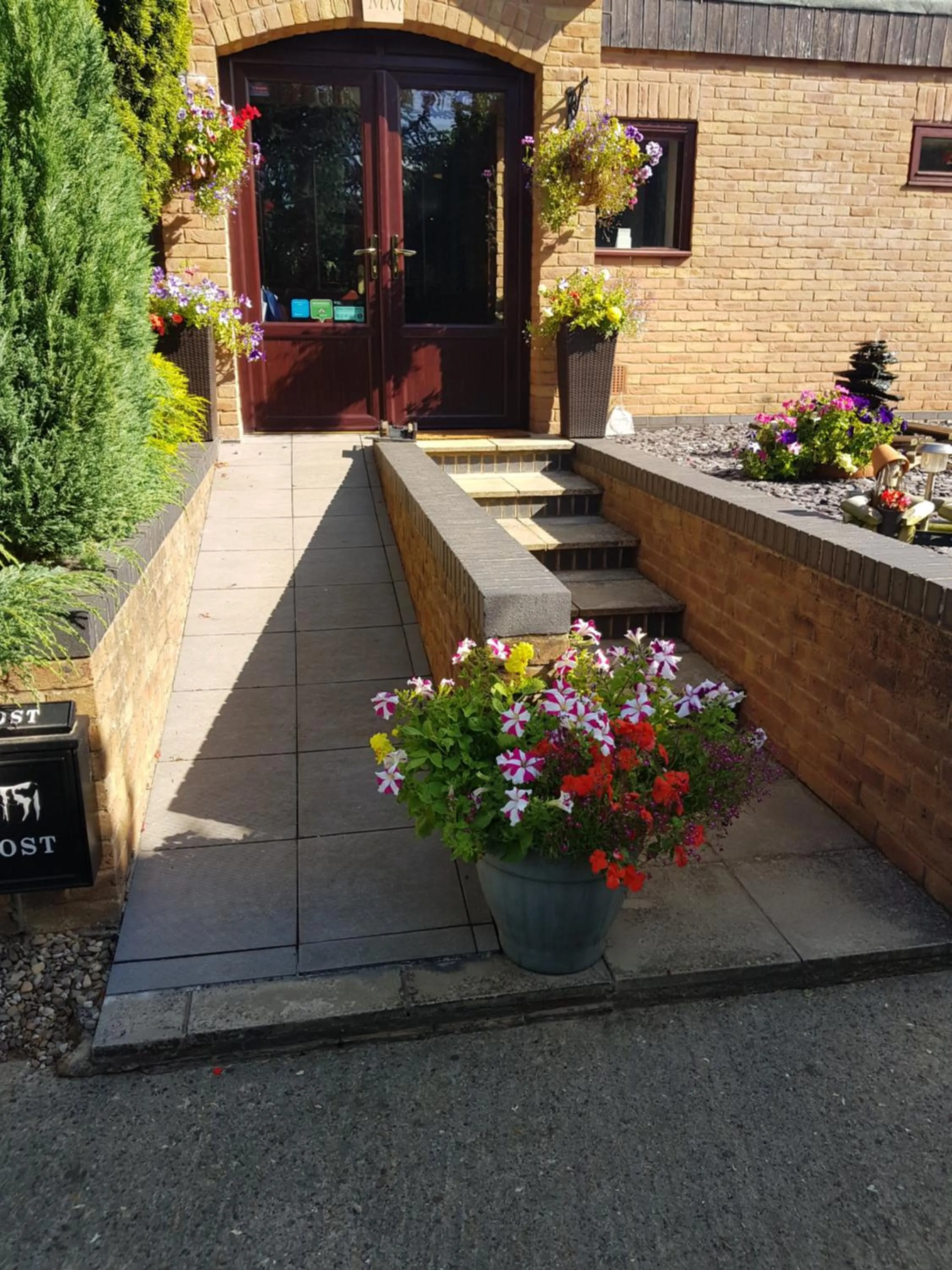 Facade/entrance in Spanhoe Lodge