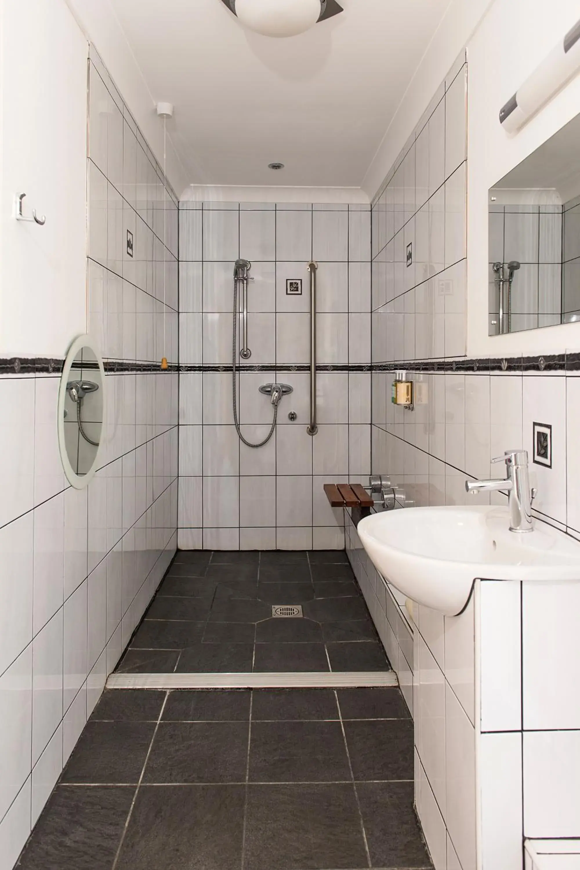 King Room with Roll-In Shower - single occupancy - Disability Access in Spanhoe Lodge King Room with Roll-In Shower - single occupancy - Disability Access in Spanhoe Lodge