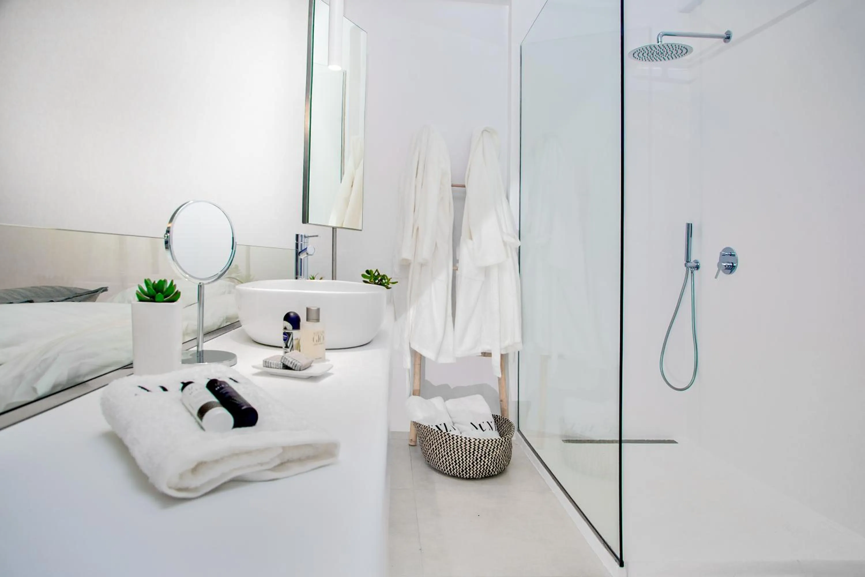 Bathroom, Bed in Alunia Incognito Suites - Adults Only