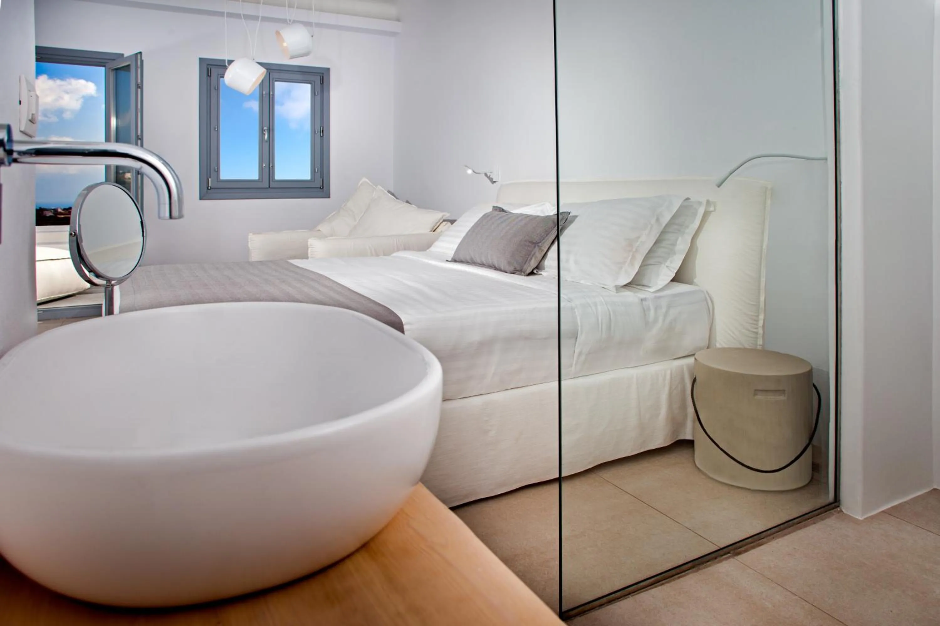 Bathroom, Bed in Alunia Incognito Suites - Adults Only