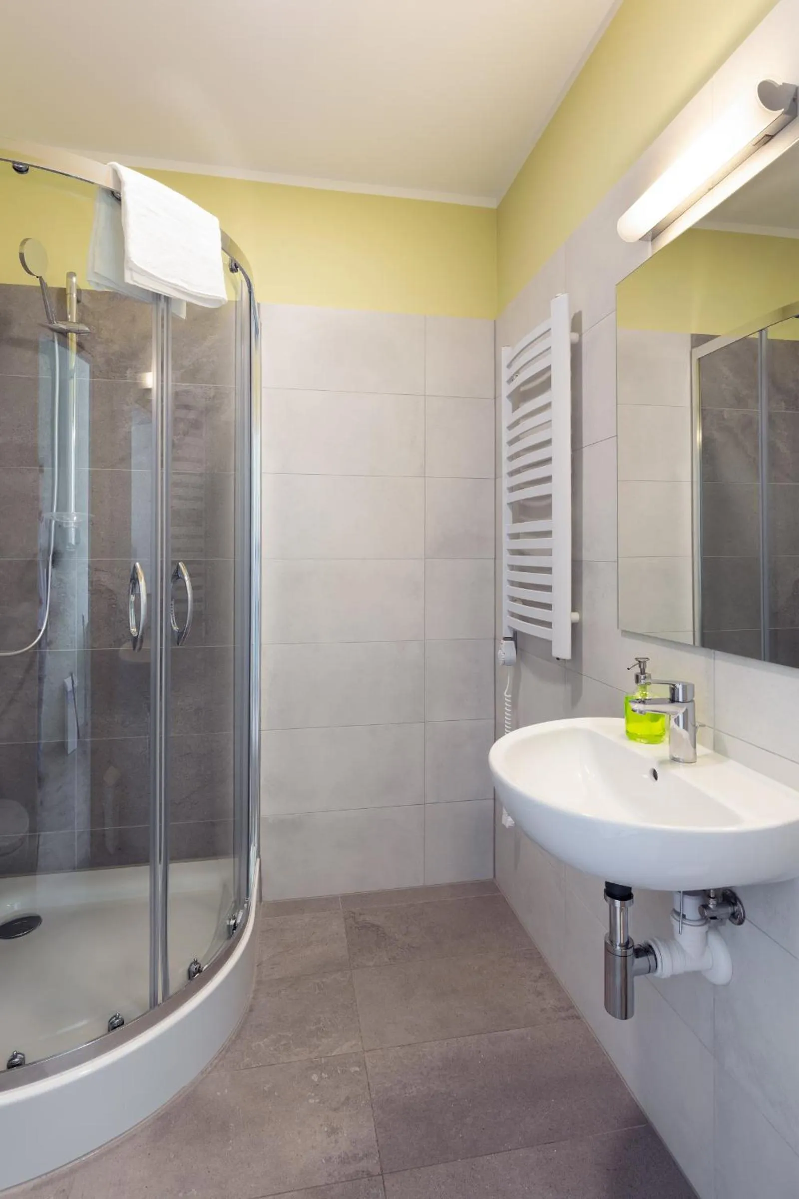 Shower in Patio Hostel