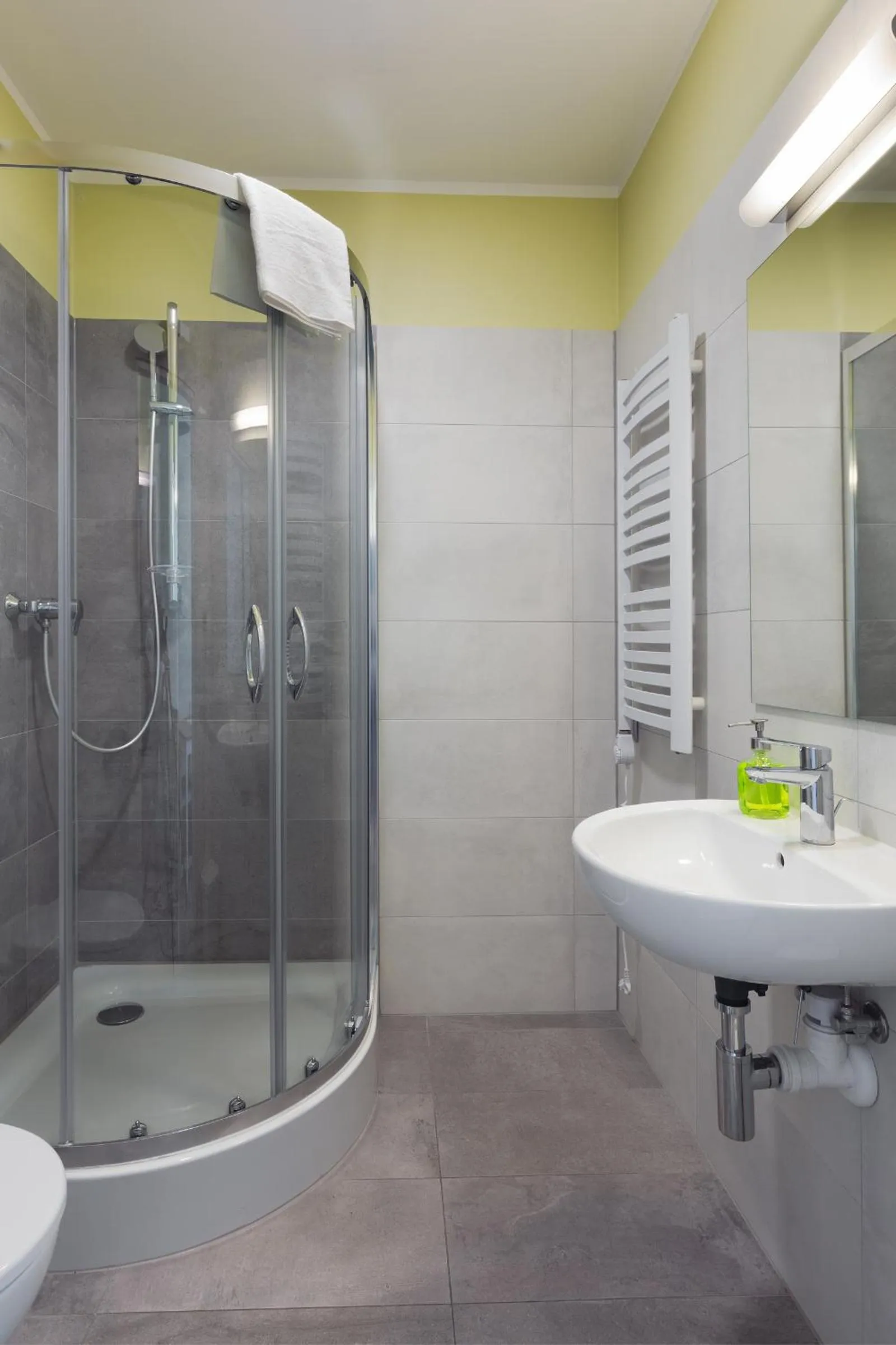 Shower in Patio Hostel