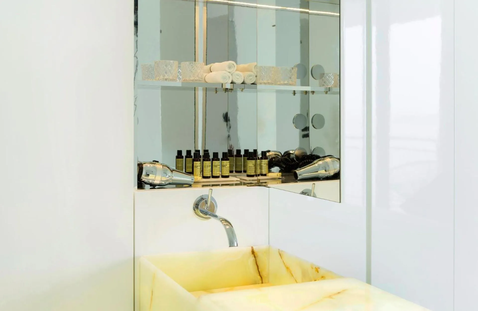 Toilet in Hotel Aromar