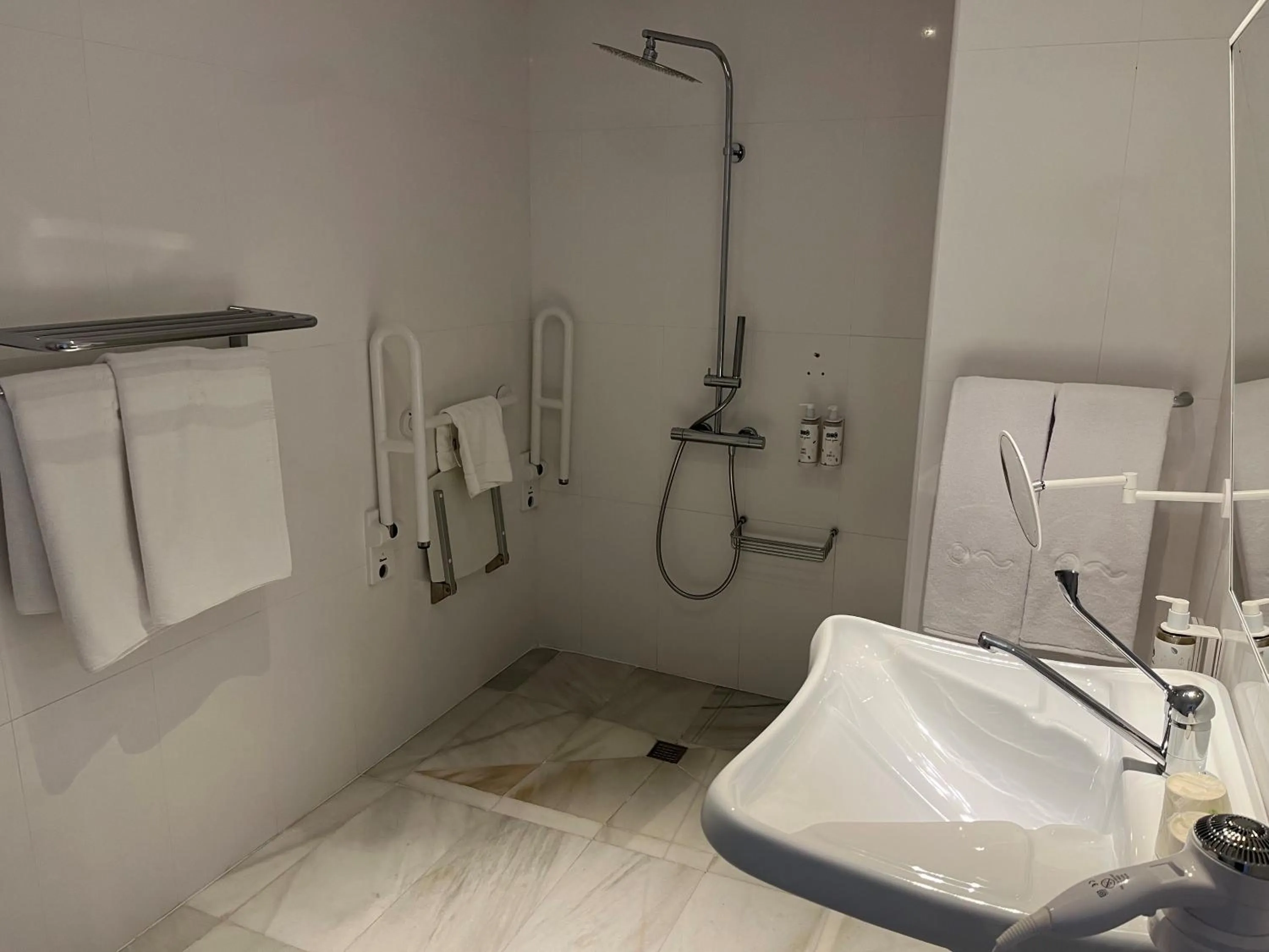 Toilet in Hotel Aromar