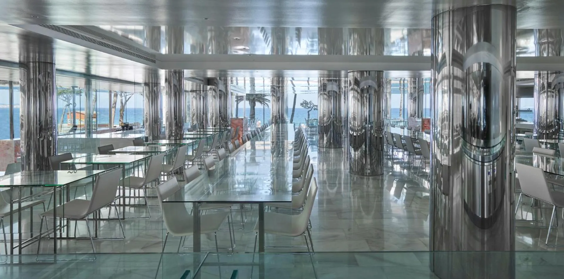 Restaurant/places to eat in Hotel Aromar