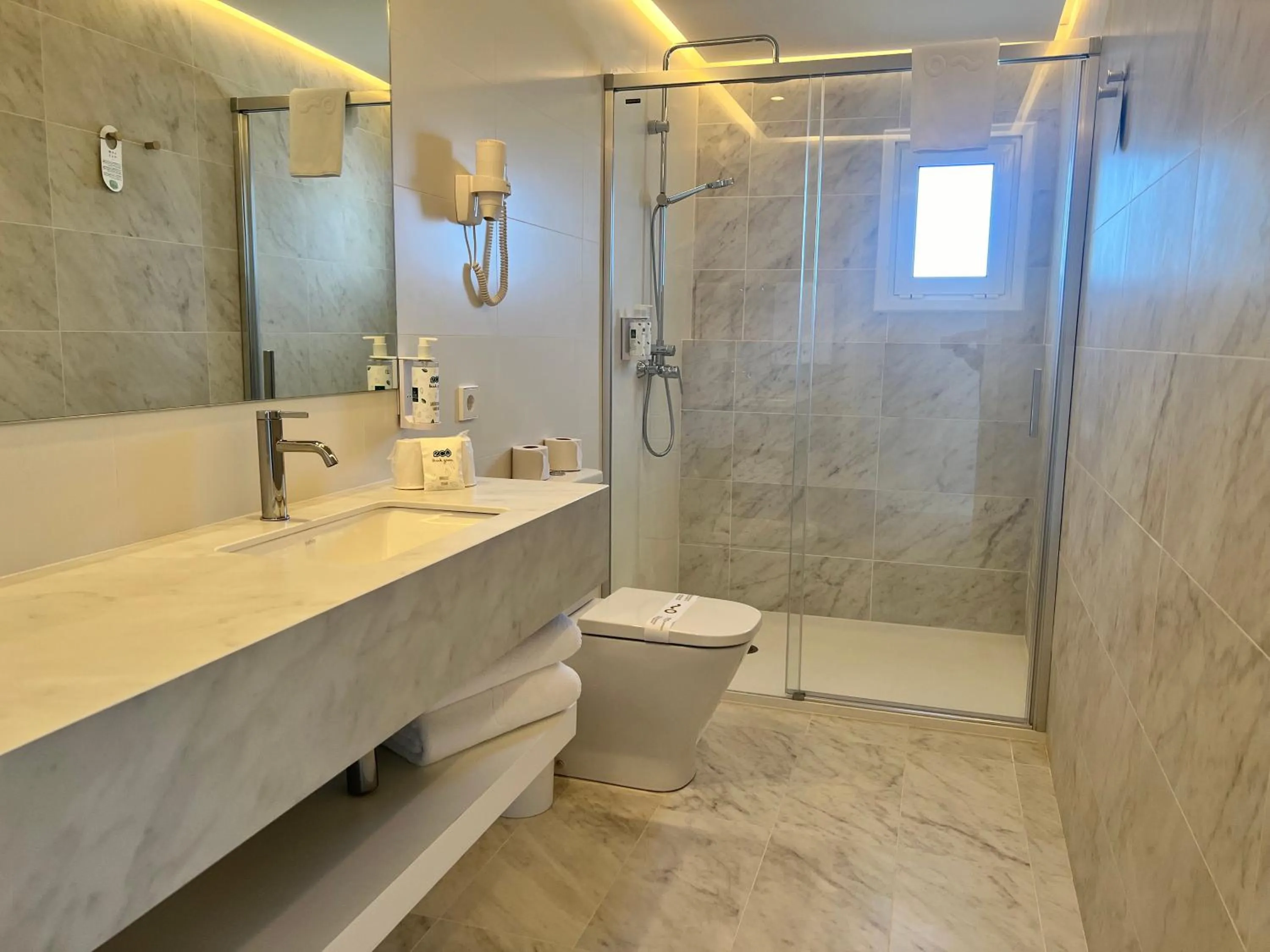 Shower in Hotel Aromar