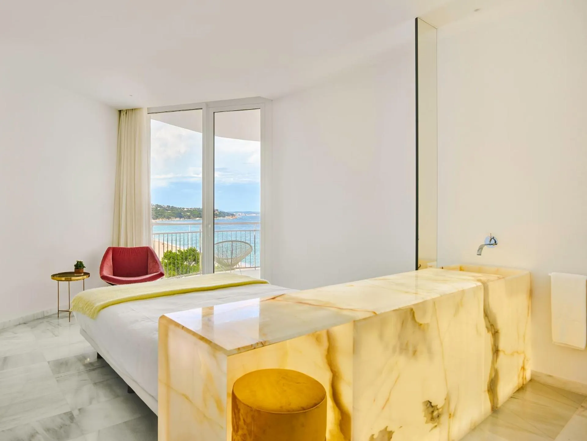 Spring, Bed in Hotel Aromar