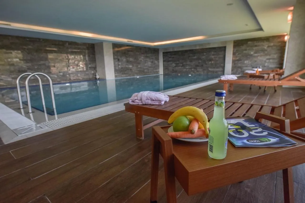 Swimming pool in Heybeli Hotel