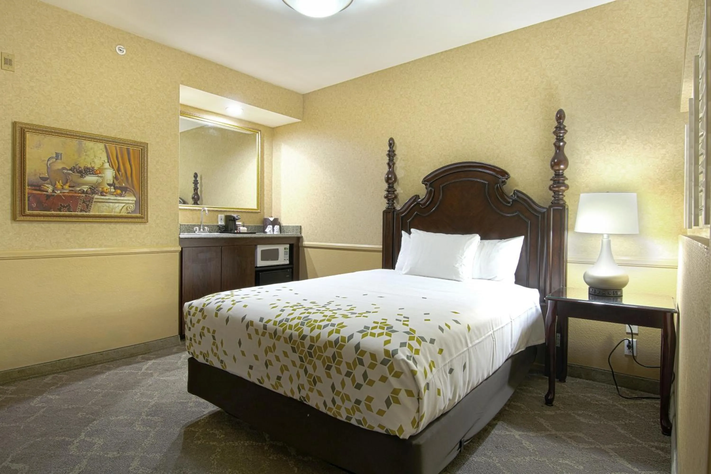 Photo of the whole room, Bed in Azure Hotel&Suites Ontario Trademark Collection by Wyndham