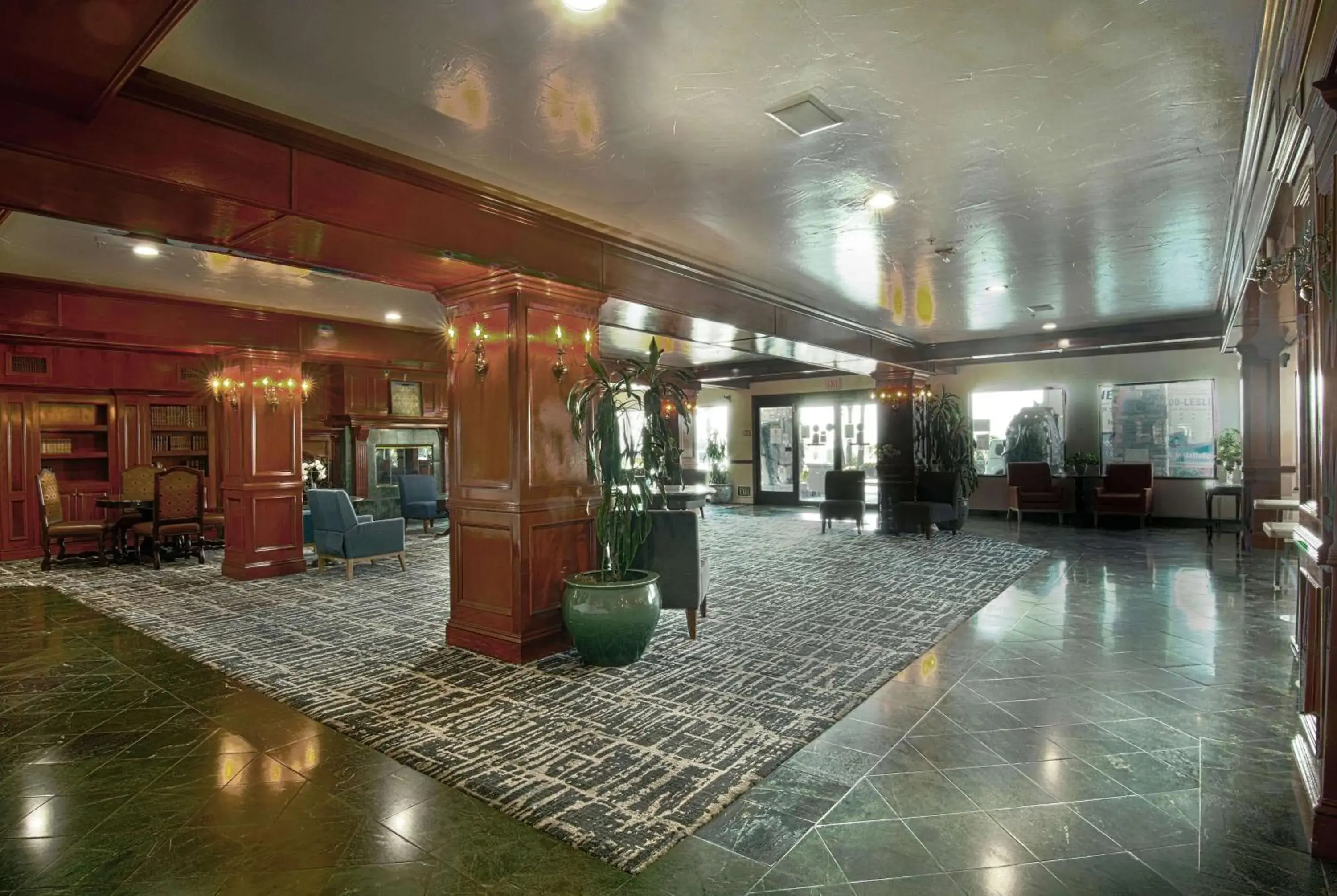 Lobby or reception in Azure Hotel&Suites Ontario Trademark Collection by Wyndham Lobby or reception in Azure Hotel&Suites Ontario Trademark Collection by Wyndham