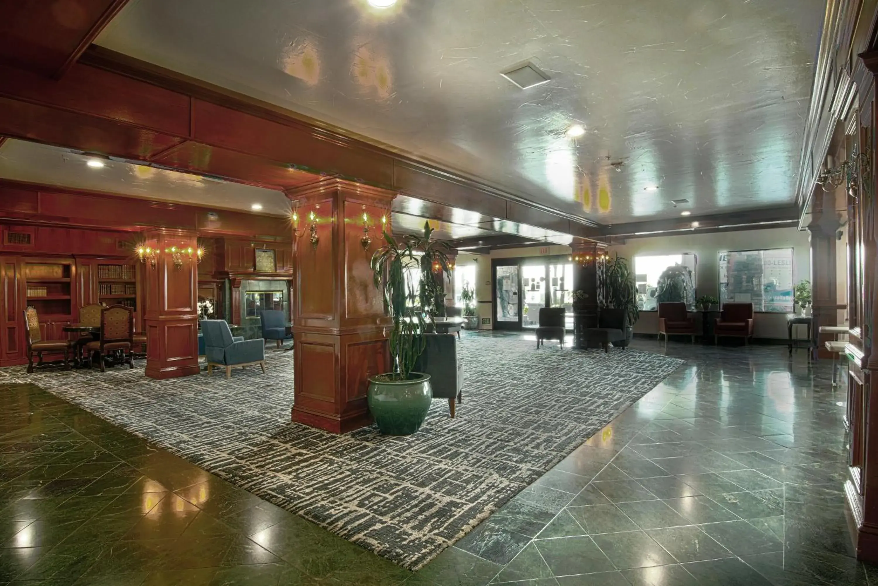 Lobby or reception in Azure Hotel&Suites Ontario Trademark Collection by Wyndham Lobby or reception in Azure Hotel&Suites Ontario Trademark Collection by Wyndham