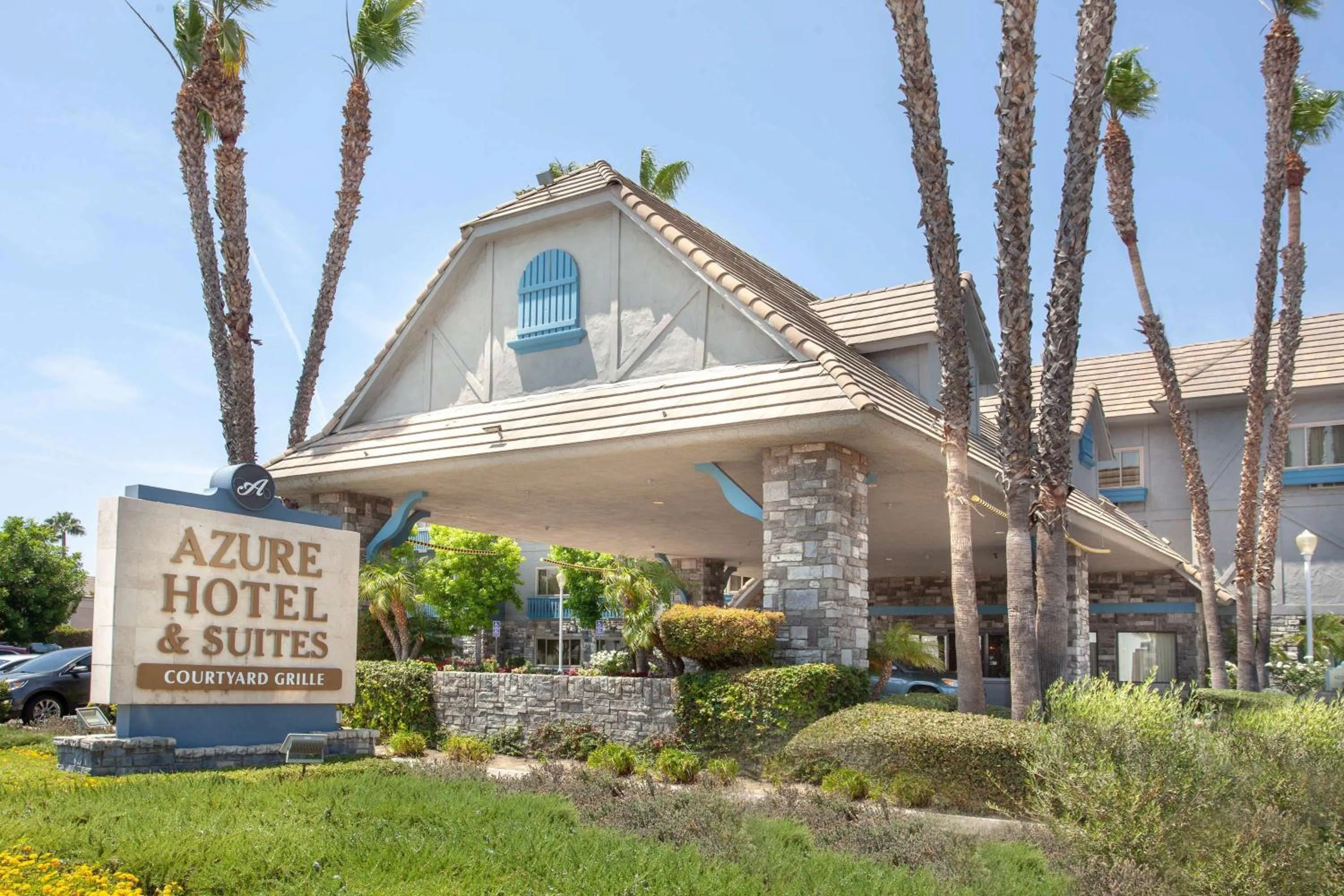 Property building in Azure Hotel&Suites Ontario Trademark Collection by Wyndham