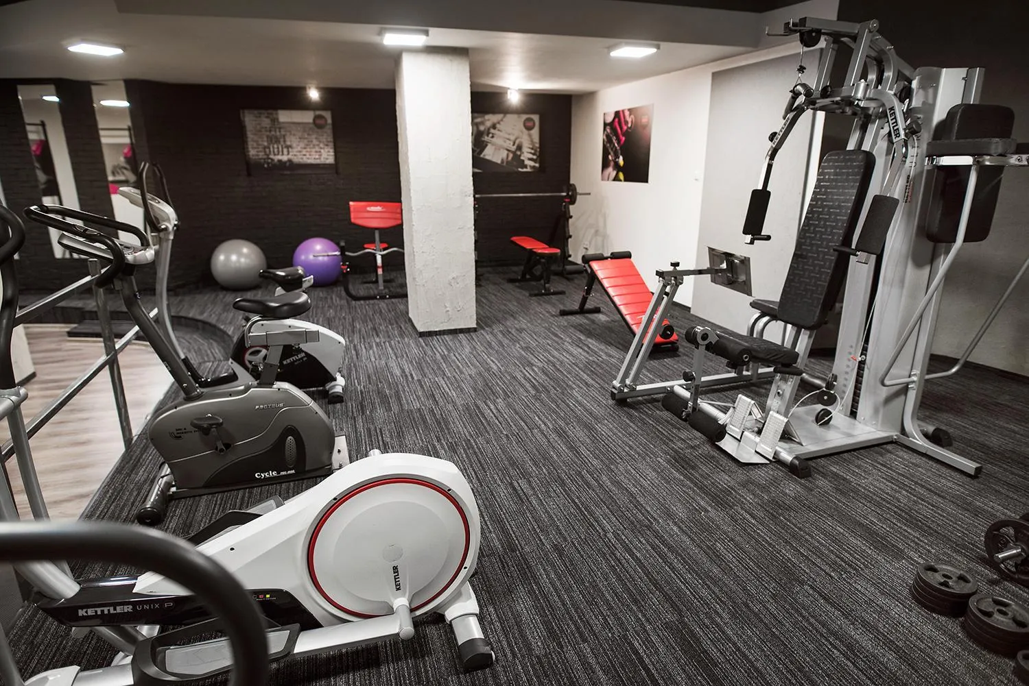 Fitness centre/facilities in B&B HOTEL TYCHY 4Stars