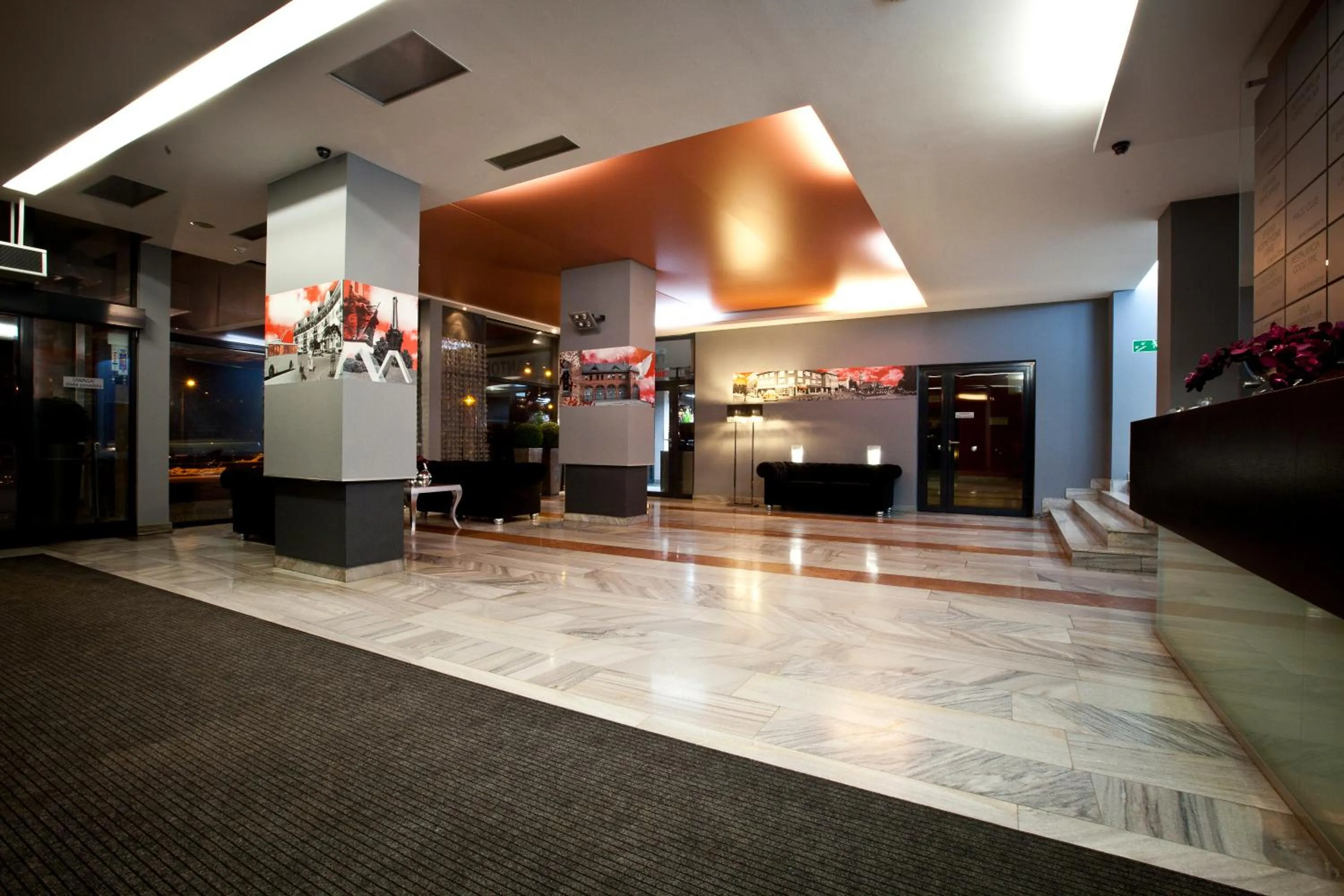 Lobby or reception in B&B HOTEL TYCHY 4Stars