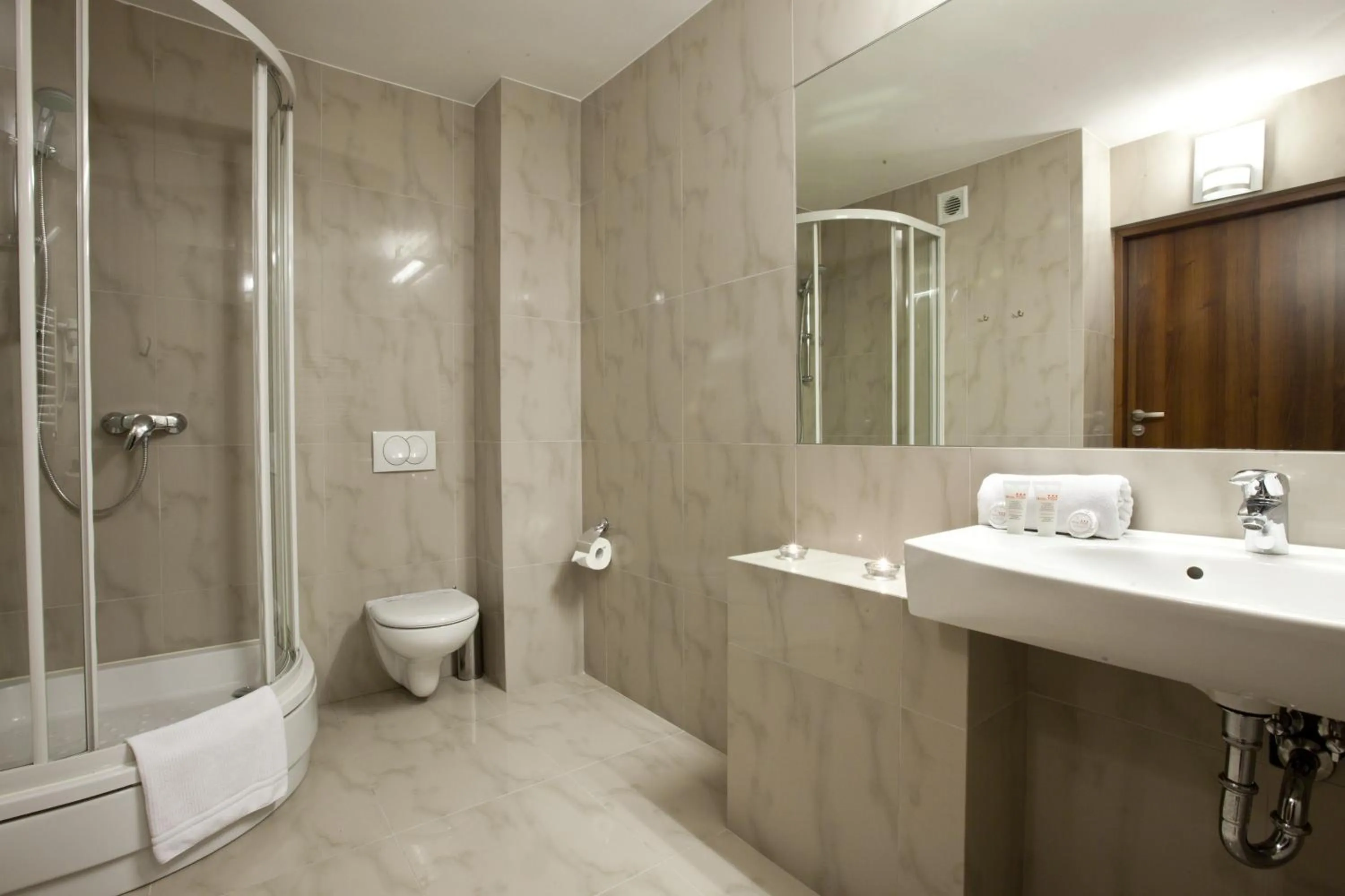 Bathroom in B&B HOTEL TYCHY 4Stars