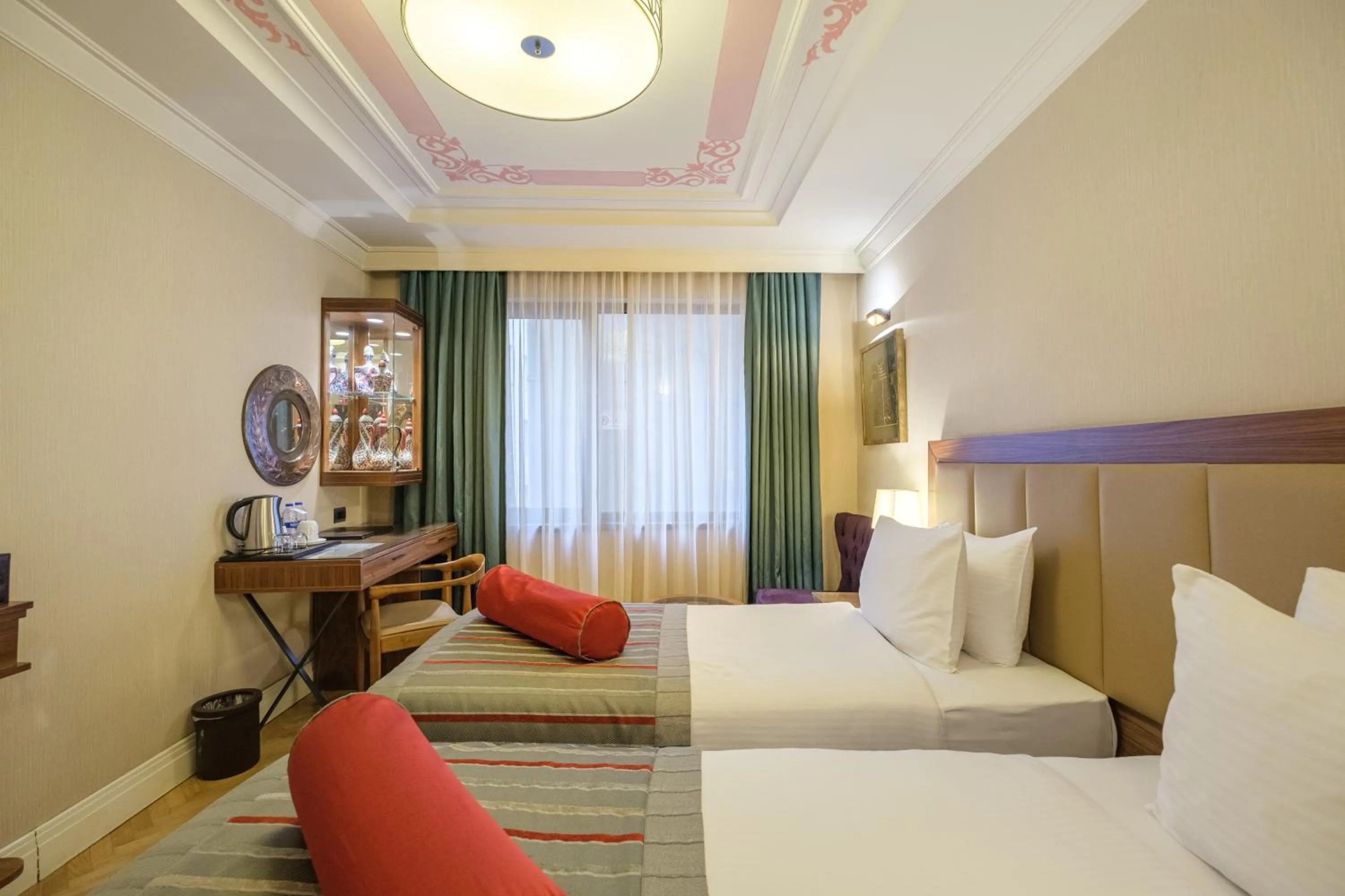 Deluxe Twin Room in Golden Age Hotel Taksim