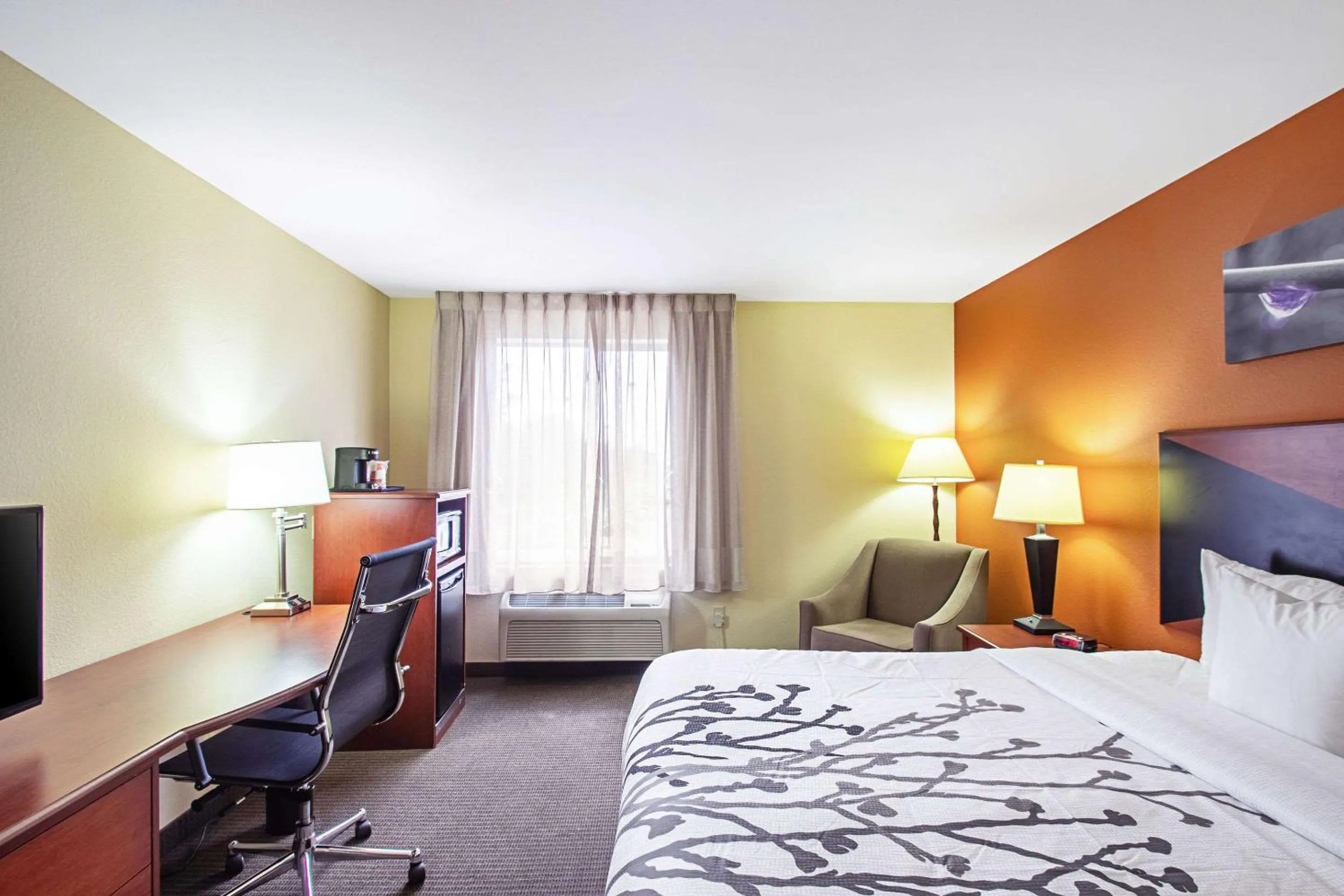 Photo of the whole room, Bed in Sleep Inn & Suites Madison - Monona