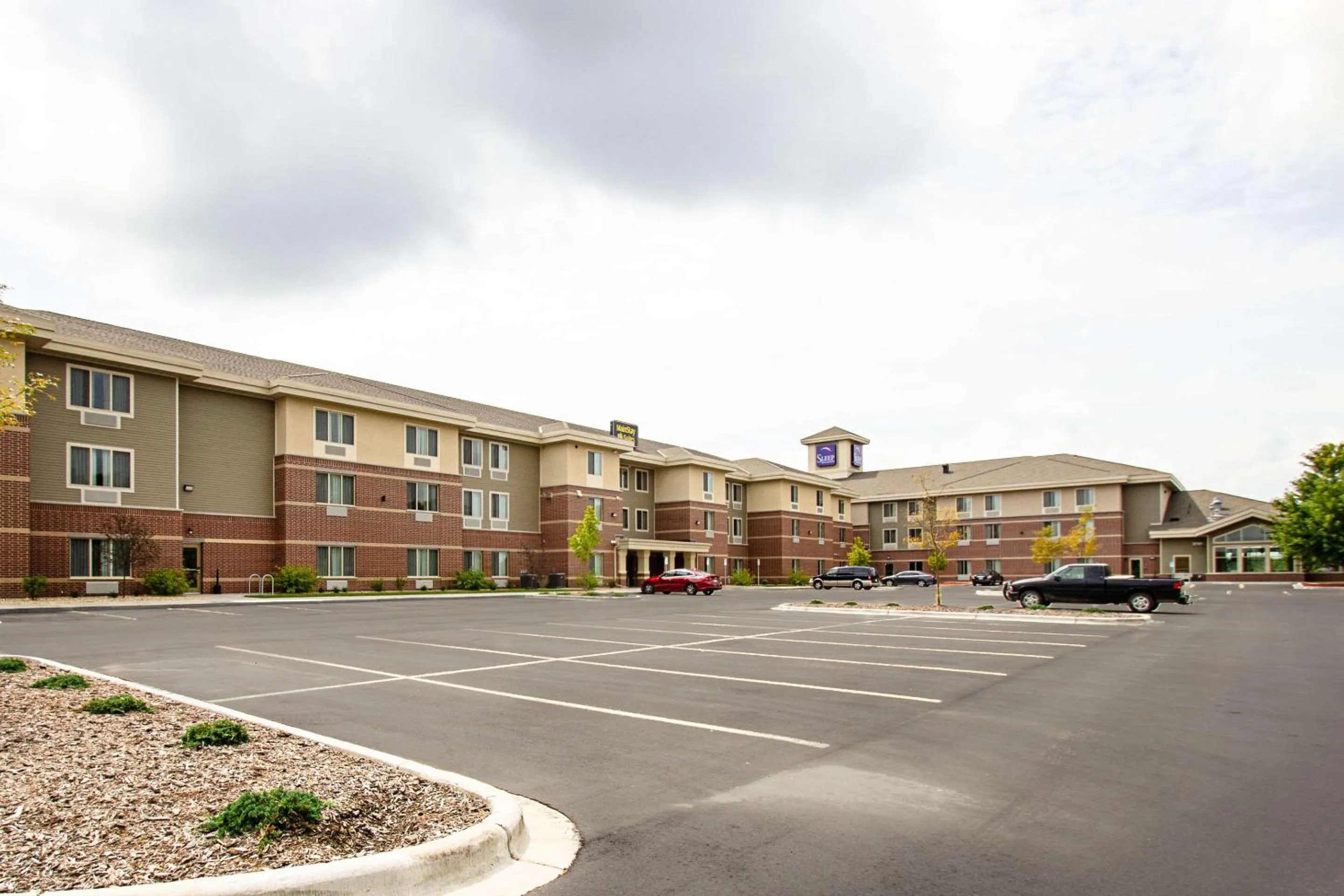 Property building in Sleep Inn & Suites Madison - Monona