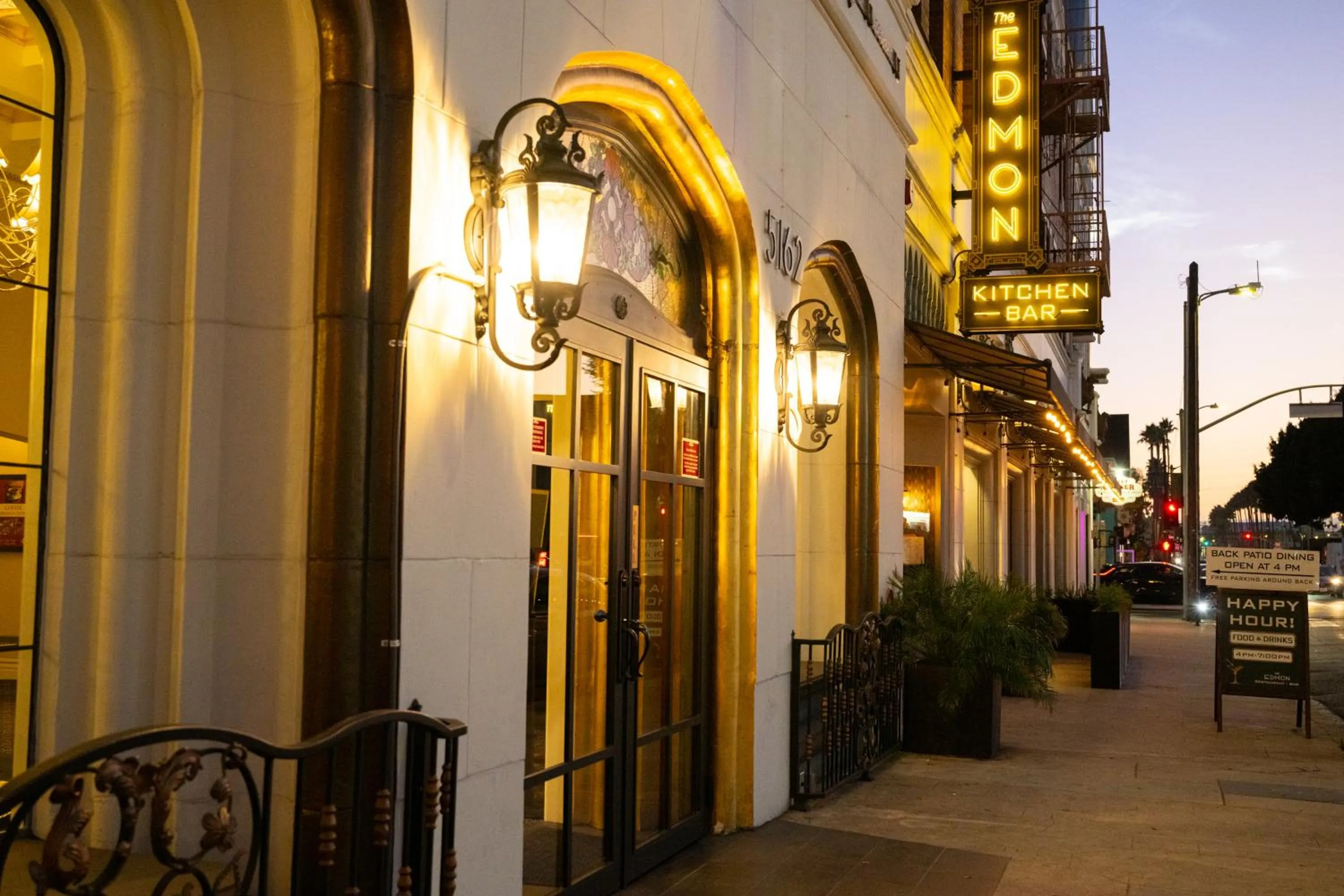 Property building in Hollywood Historic Hotel