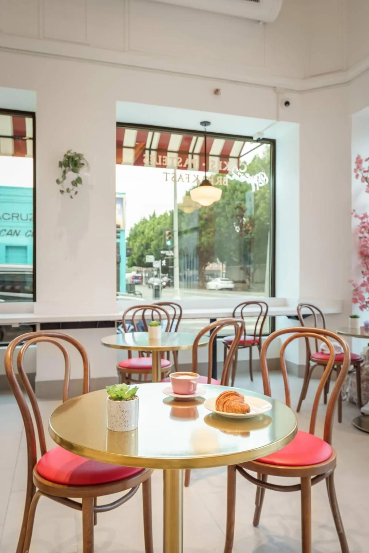 Restaurant/places to eat in Hollywood Historic Hotel