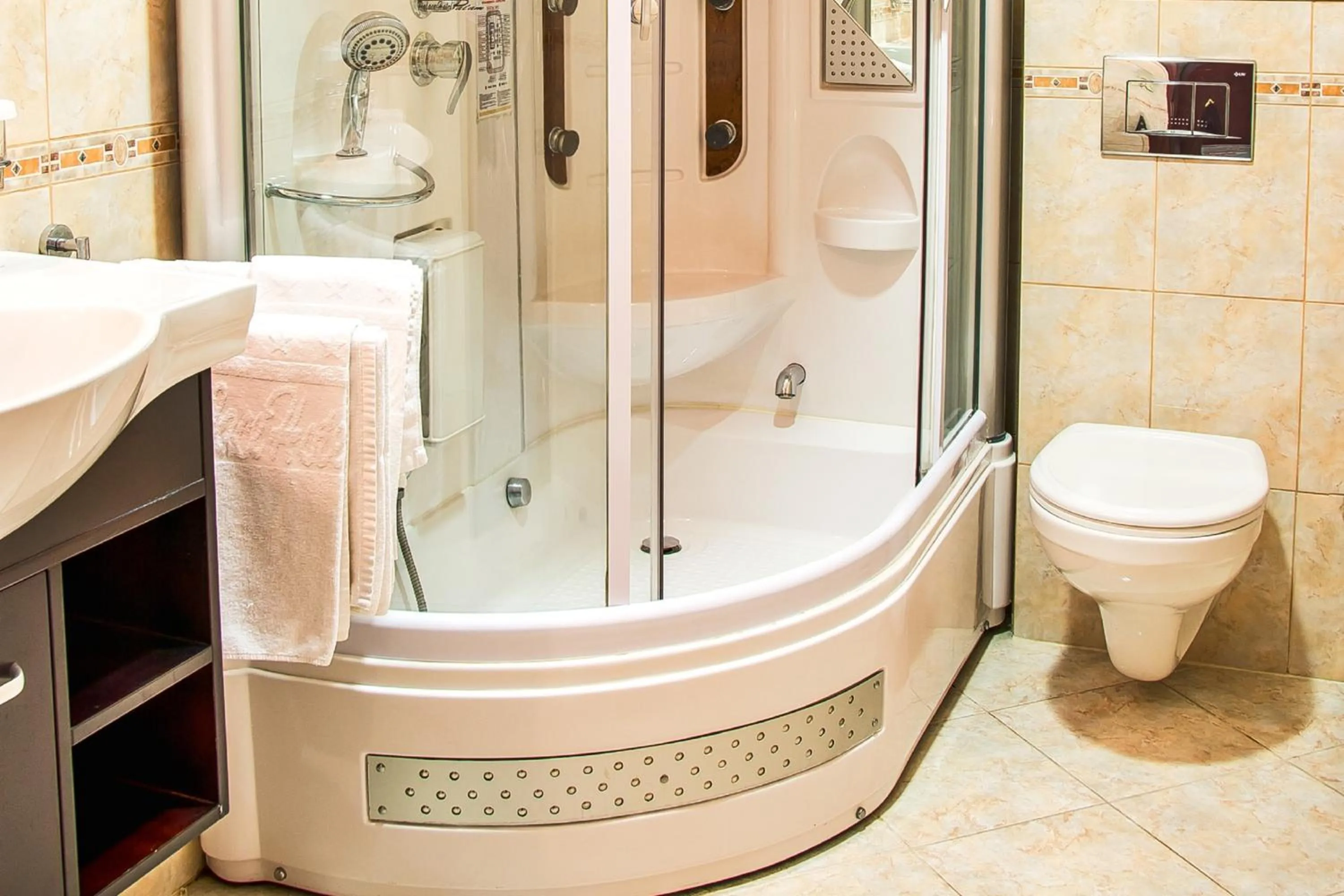 Bathroom in Palace Hotel Polom