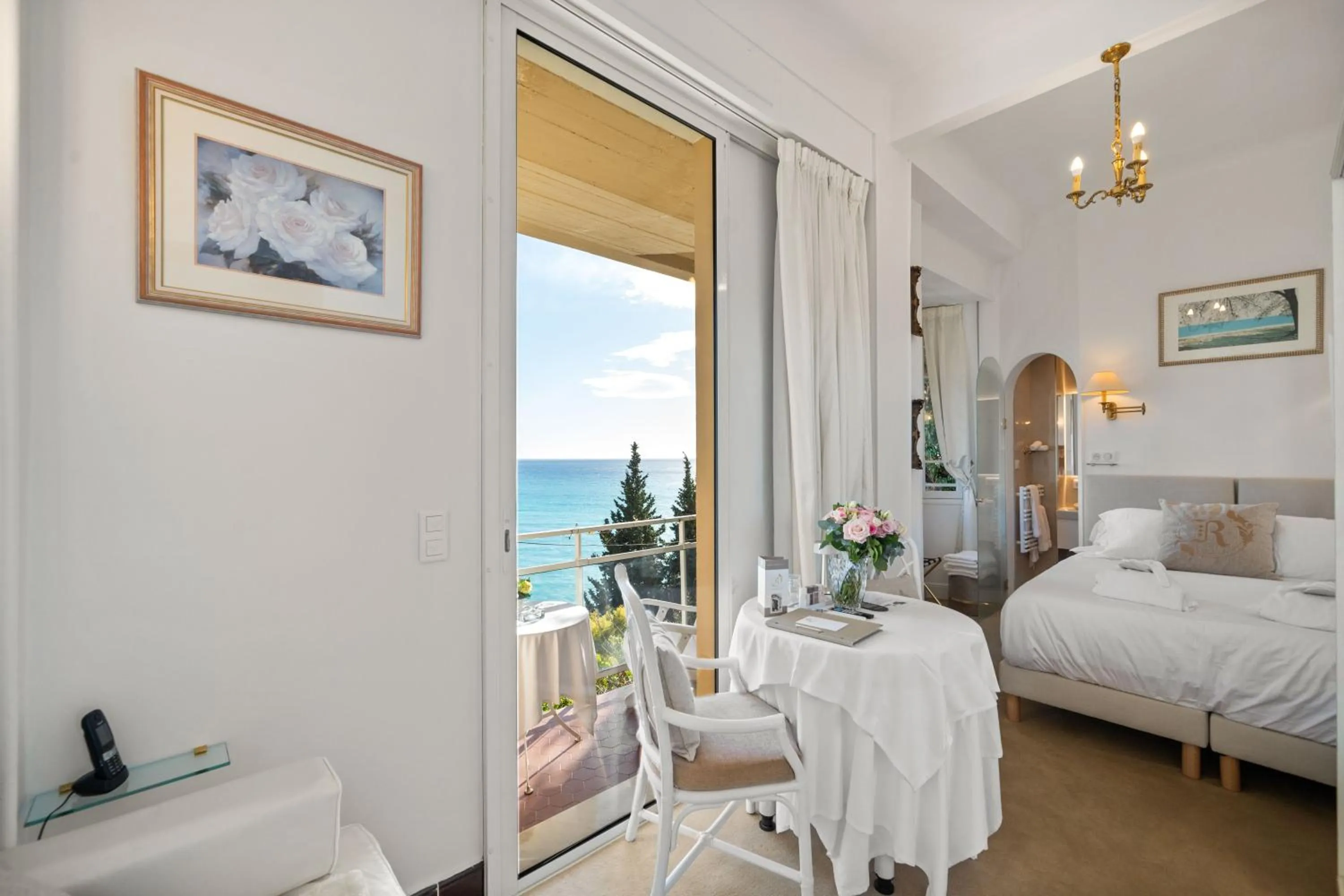 Bed in Hôtel Le Roquebrune